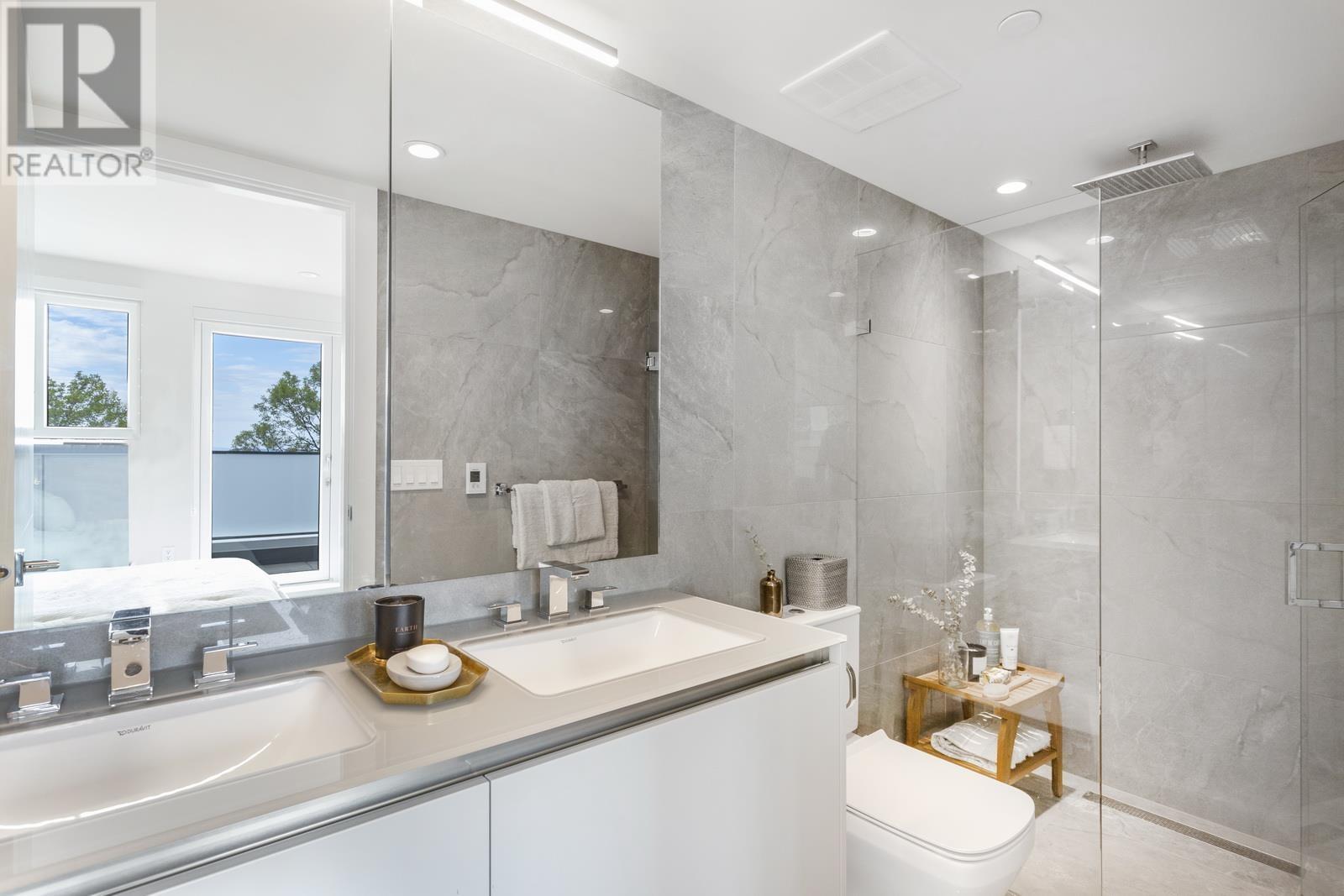 146 W Woodstock Avenue, Vancouver, British Columbia  V5Y 0N1 - Photo 20 - R2828245