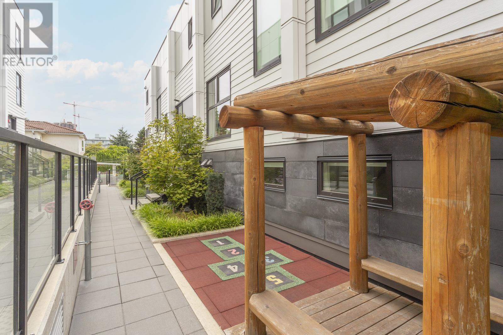 146 W Woodstock Avenue, Vancouver, British Columbia  V5Y 0N1 - Photo 30 - R2828245