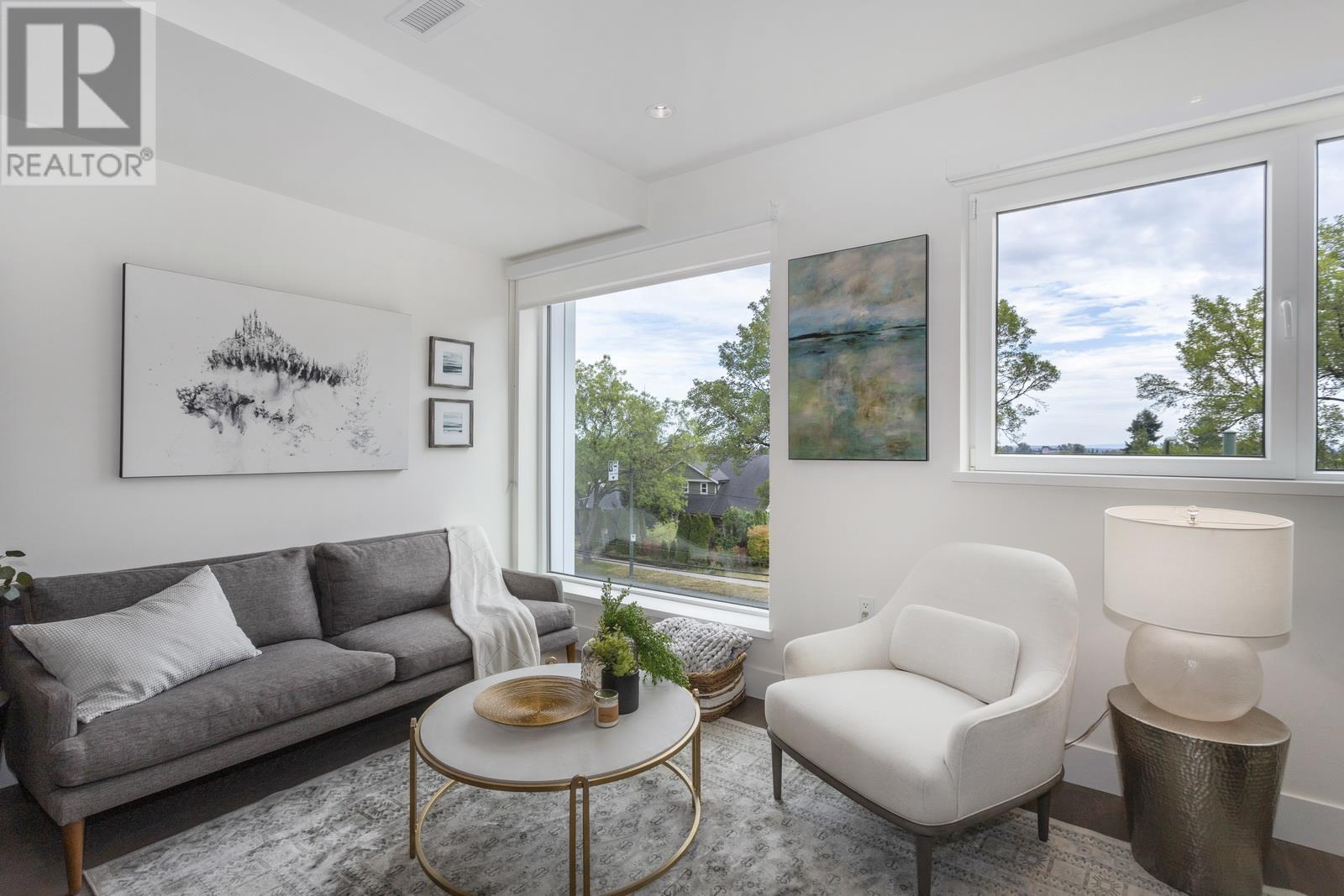 146 W Woodstock Avenue, Vancouver, British Columbia  V5Y 0N1 - Photo 4 - R2828245