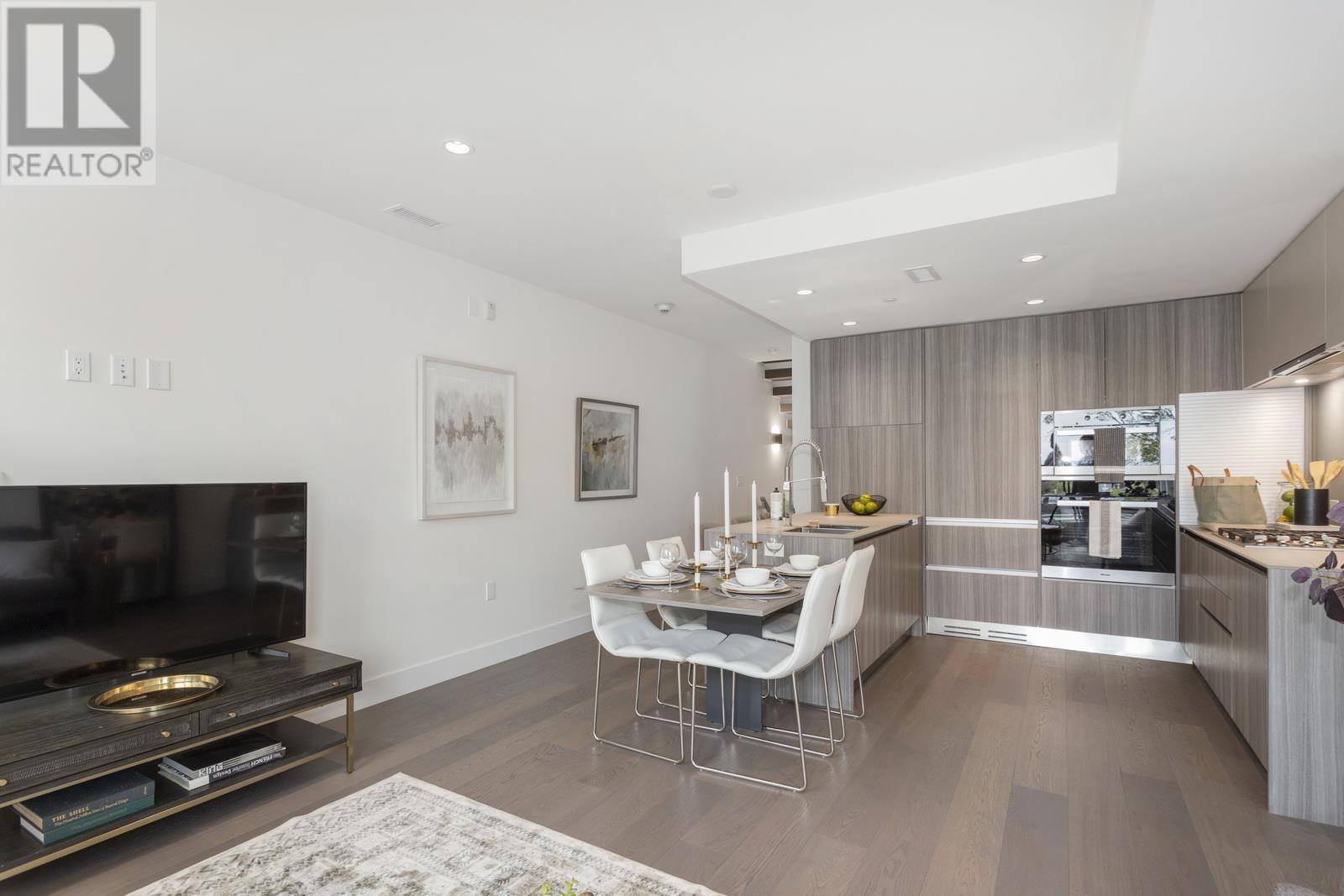 146 W Woodstock Avenue, Vancouver, British Columbia  V5Y 0N1 - Photo 6 - R2828245