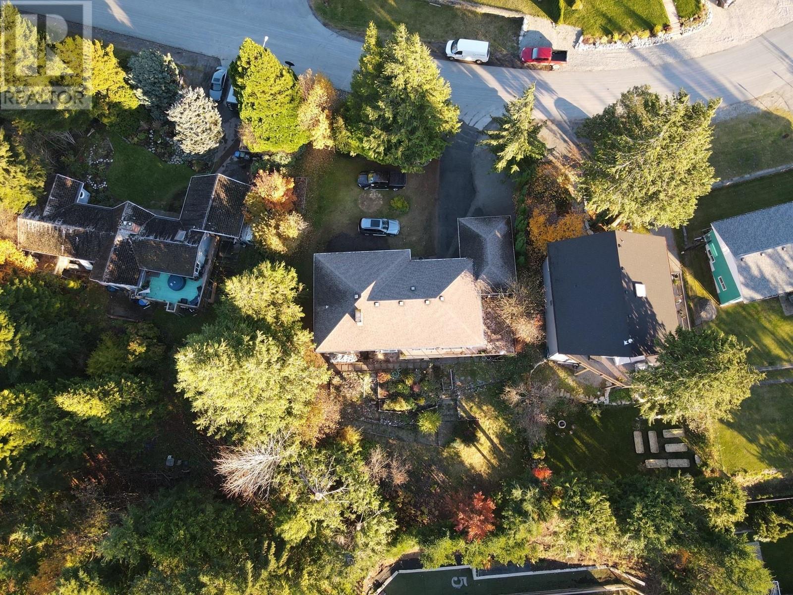 40309 Ayr Drive, Squamish, British Columbia  V0N 1T0 - Photo 2 - R2828217