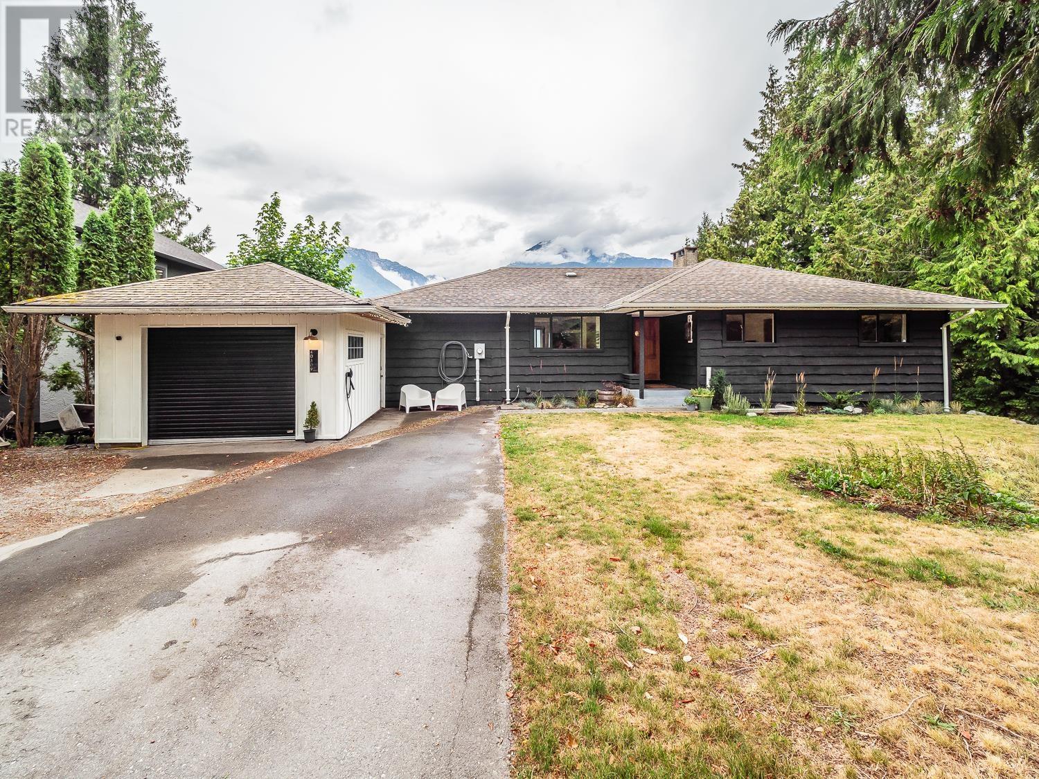 40309 Ayr Drive, Squamish, British Columbia  V0N 1T0 - Photo 36 - R2828217