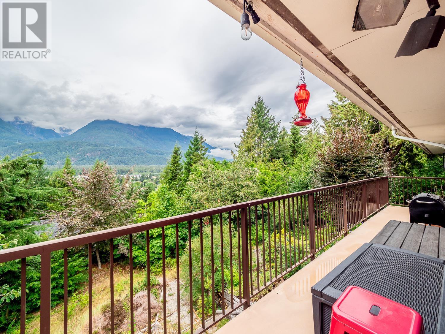 40309 Ayr Drive, Squamish, British Columbia  V0N 1T0 - Photo 39 - R2828217