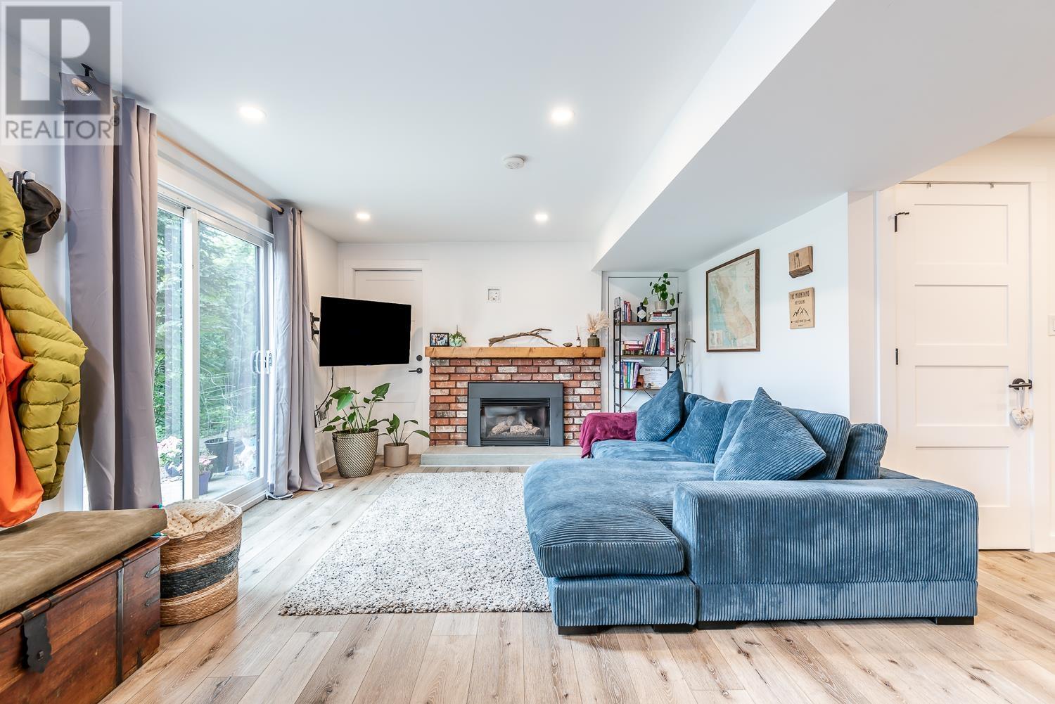 40309 Ayr Drive, Squamish, British Columbia  V0N 1T0 - Photo 5 - R2828217