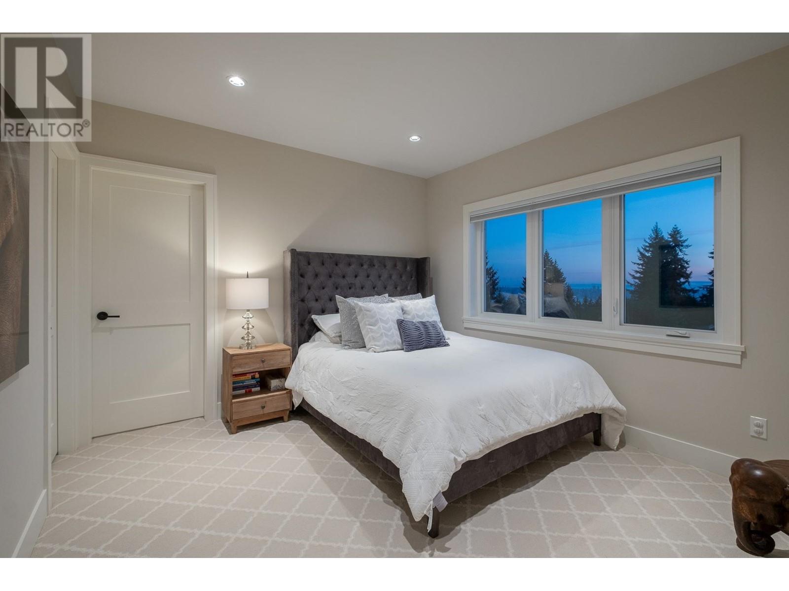 283 Monteray Avenue, North Vancouver, British Columbia  V7N 3E7 - Photo 10 - R2828241