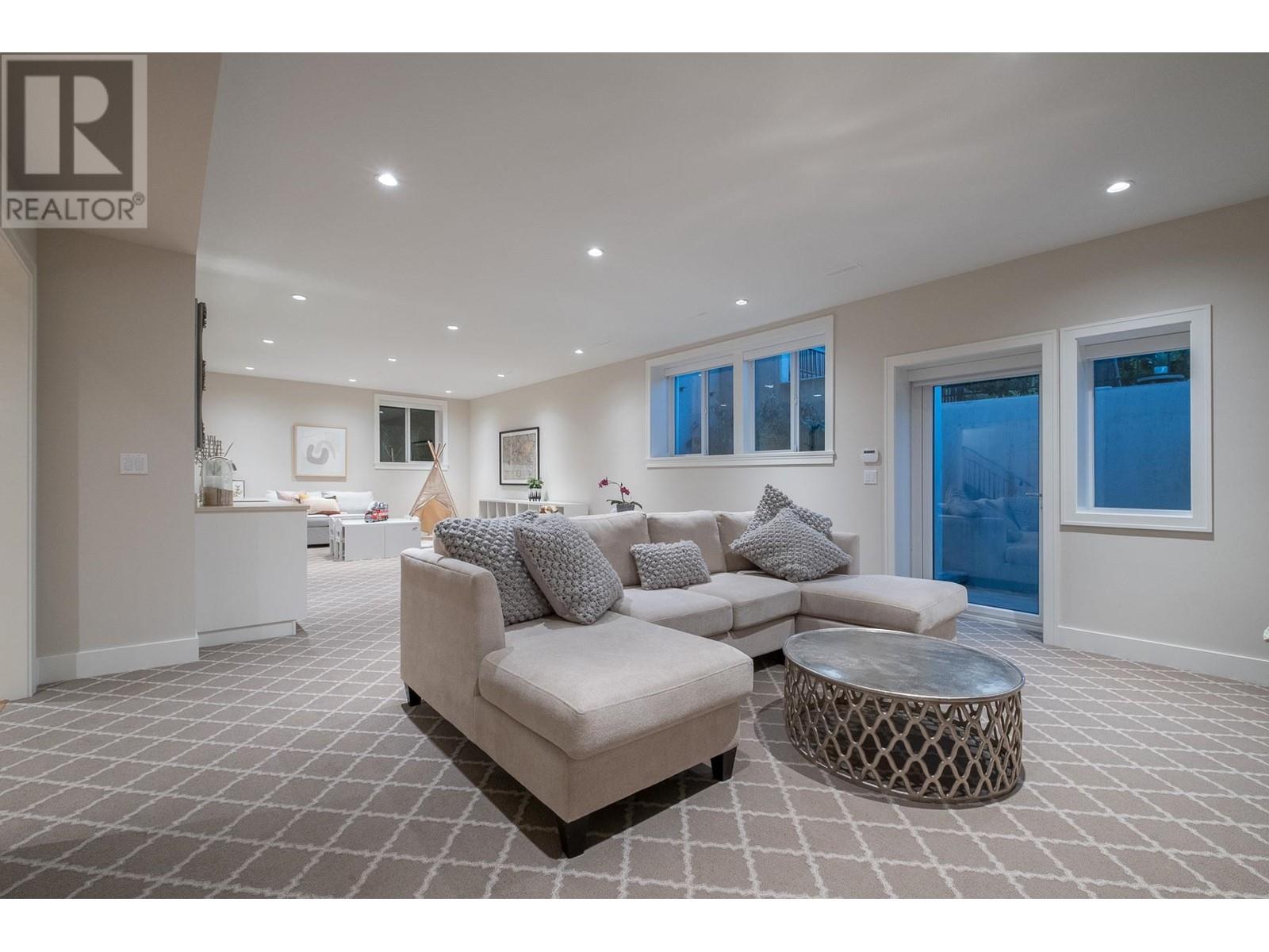 283 Monteray Avenue, North Vancouver, British Columbia  V7N 3E7 - Photo 12 - R2828241