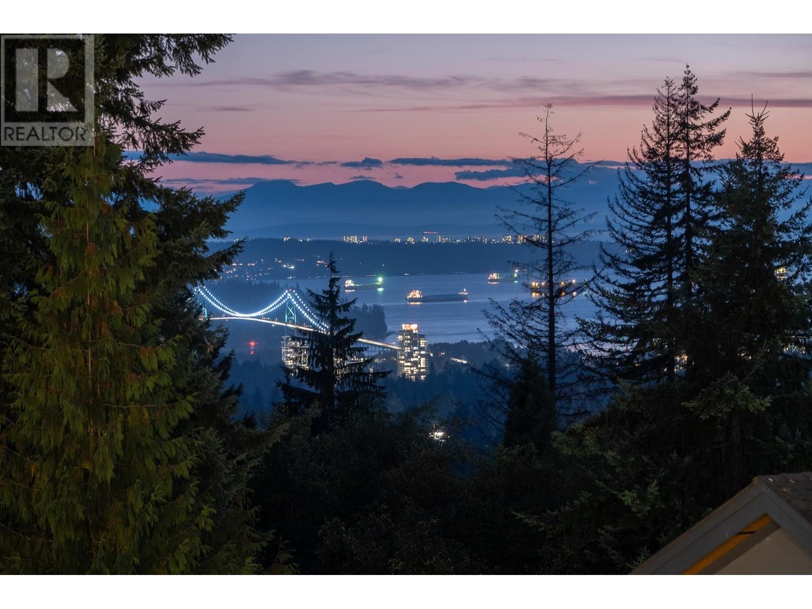 283 Monteray Avenue, North Vancouver, British Columbia  V7N 3E7 - Photo 6 - R2828241