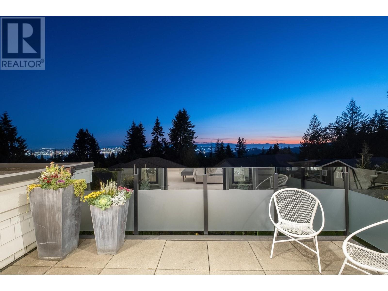 283 Monteray Avenue, North Vancouver, British Columbia  V7N 3E7 - Photo 8 - R2828241