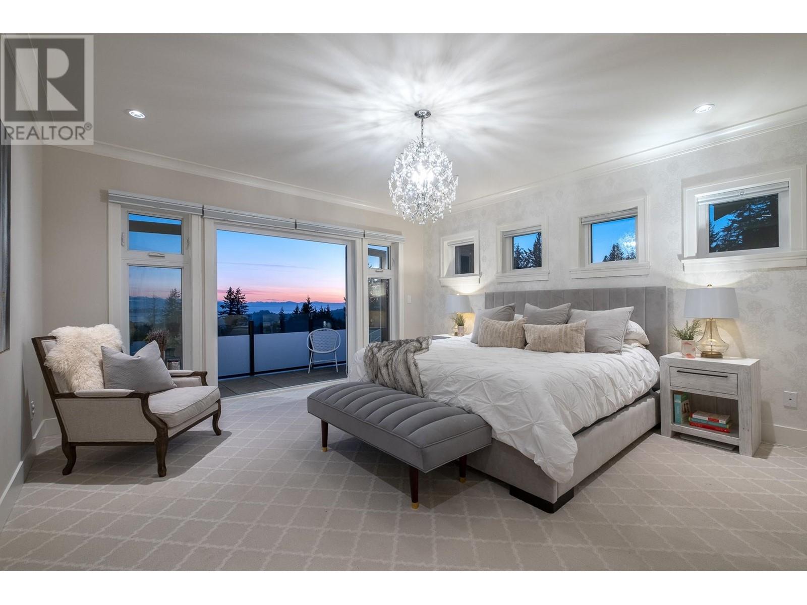 283 Monteray Avenue, North Vancouver, British Columbia  V7N 3E7 - Photo 9 - R2828241