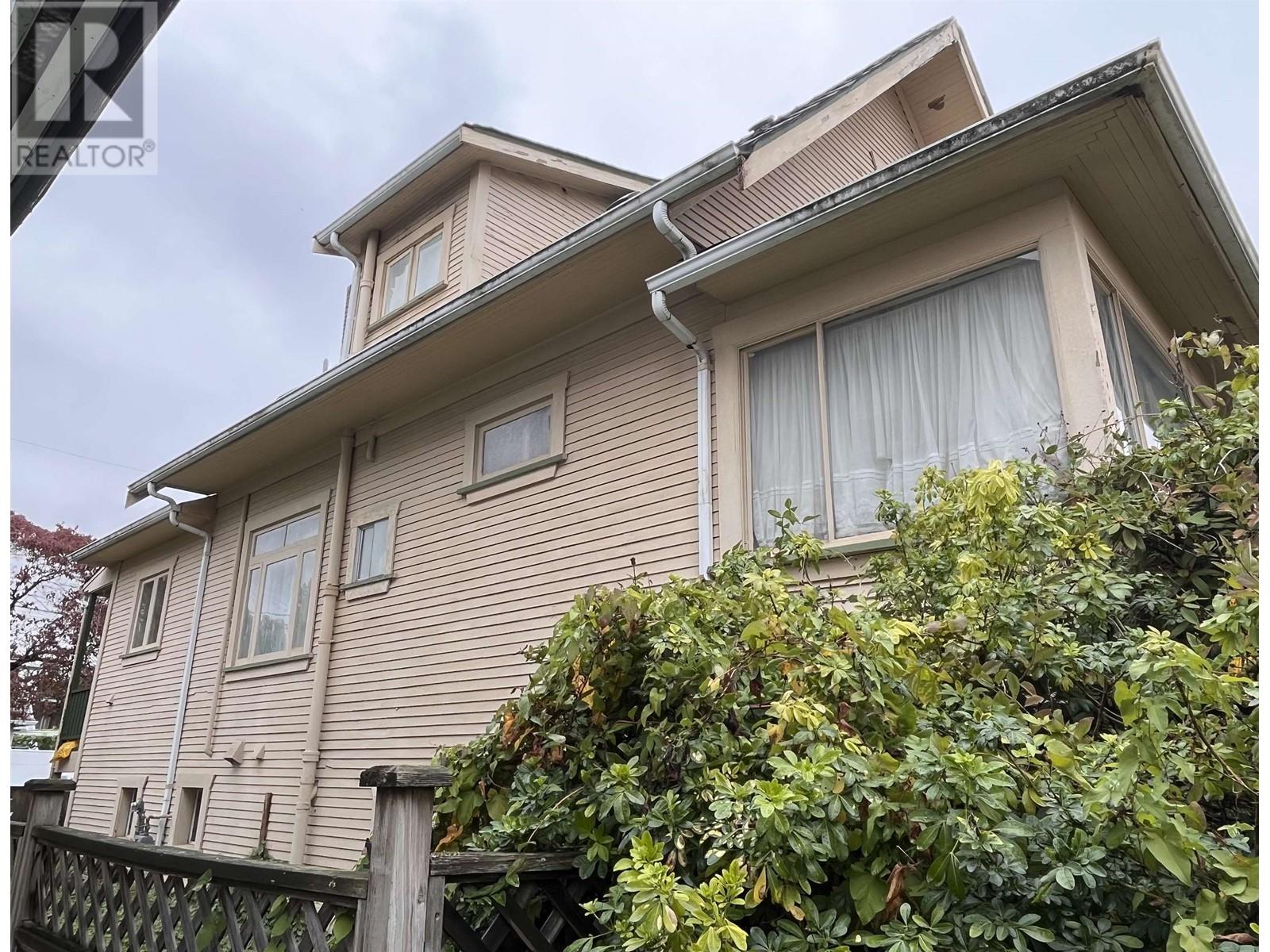 1845 E 51st Avenue, Vancouver, British Columbia  V5P 1W1 - Photo 3 - R2828261