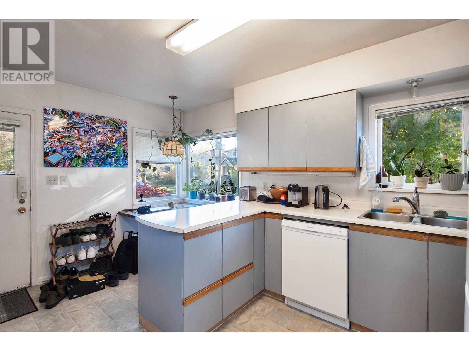 5990 Quebec Street, Vancouver, British Columbia  V5W 2P3 - Photo 12 - R2826969