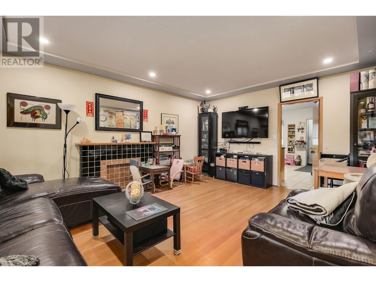 5585 Chester Street, Vancouver, British Columbia  V5W 3B3 - Photo 4 - R2816352