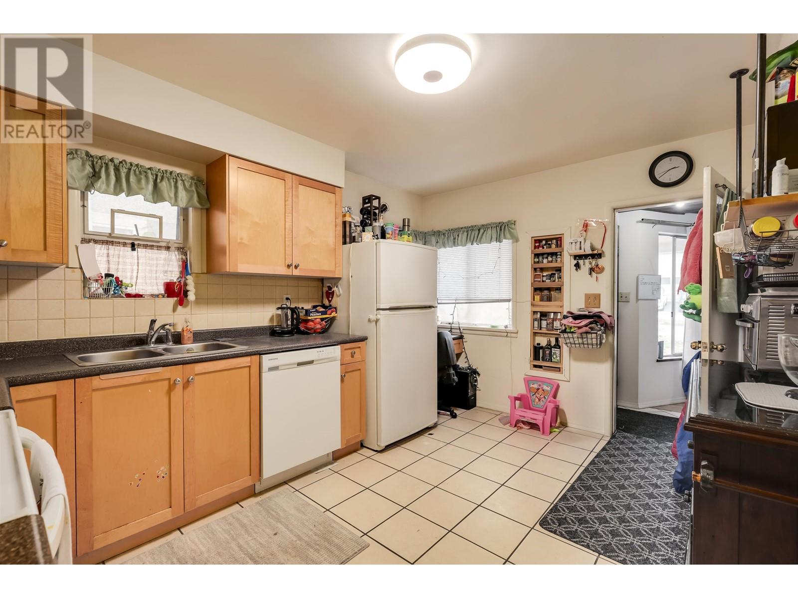 5585 Chester Street, Vancouver, British Columbia  V5W 3B3 - Photo 7 - R2816352