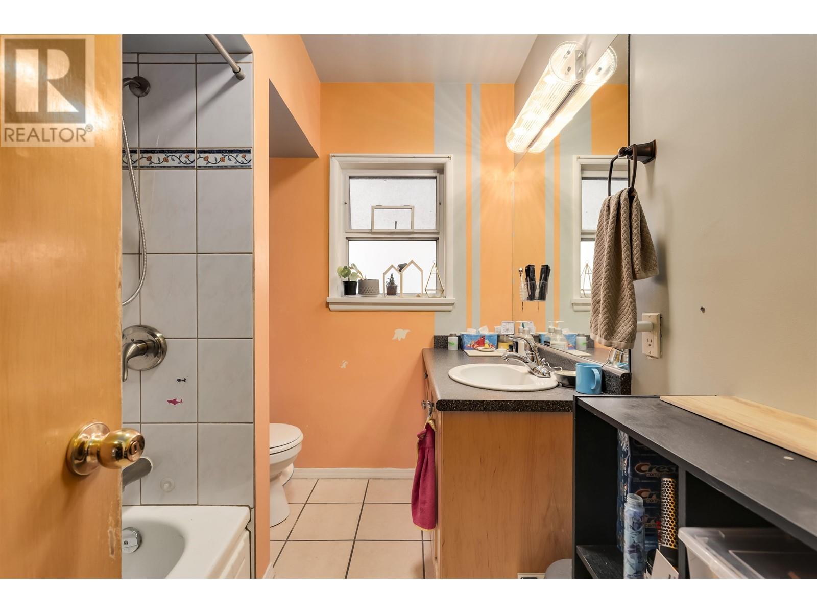 5585 Chester Street, Vancouver, British Columbia  V5W 3B3 - Photo 14 - R2816352