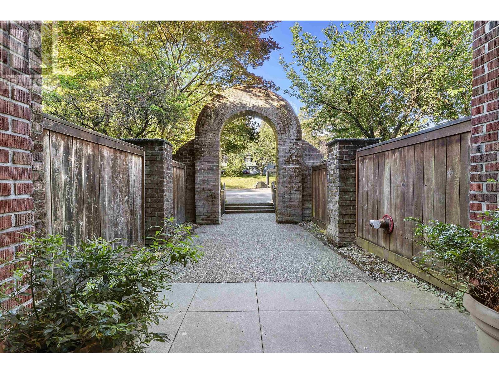 310 211 W 3rd Street, North Vancouver, British Columbia  V7M 1E9 - Photo 11 - R2828299