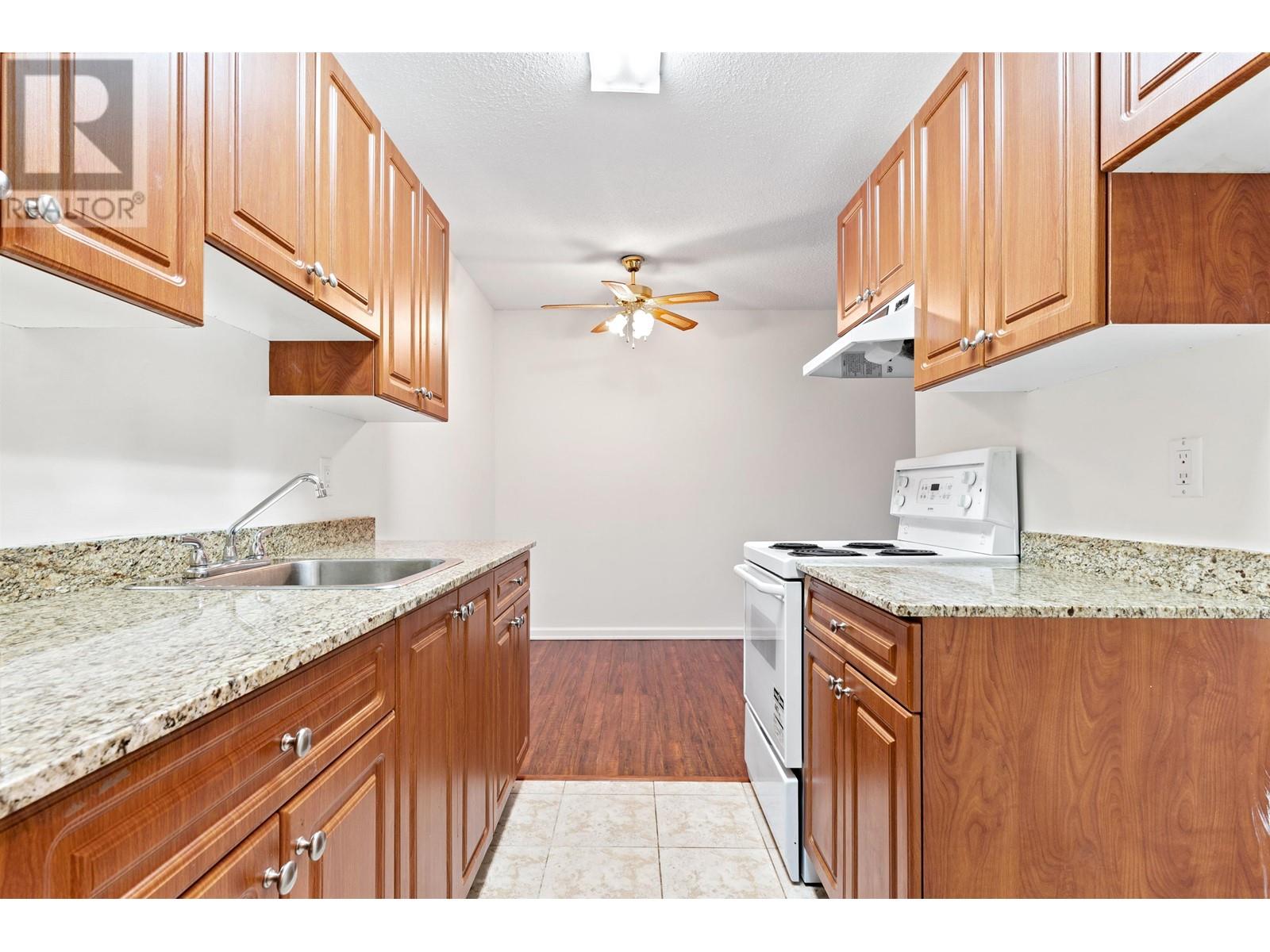 310 211 W 3rd Street, North Vancouver, British Columbia  V7M 1E9 - Photo 5 - R2828299