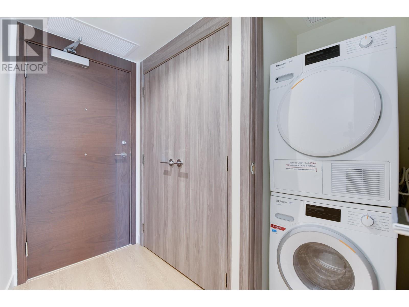 1888 87 Nelson Street, Vancouver, British Columbia  V6Z 0E8 - Photo 2 - R2828305