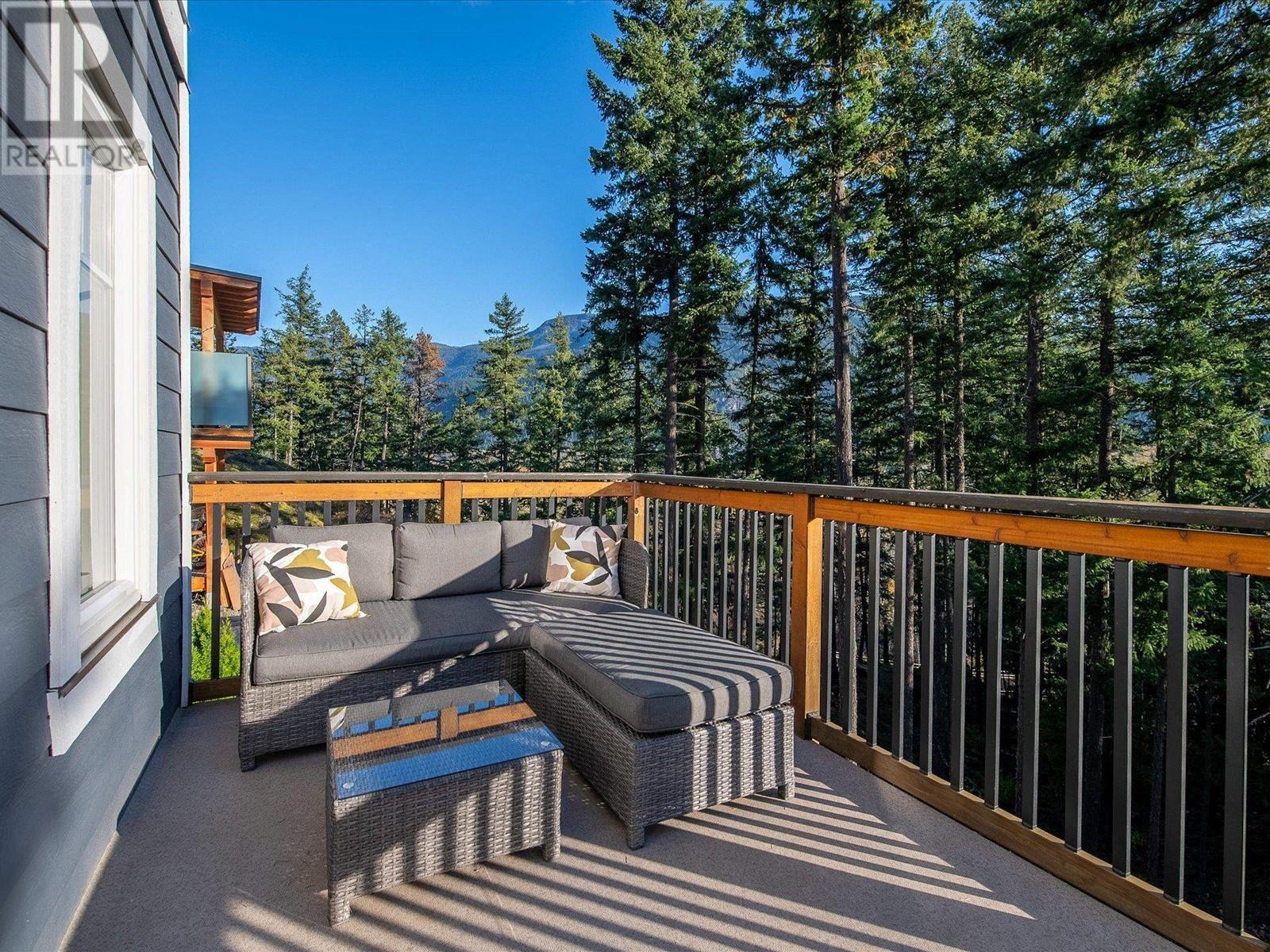 7458 Dogwood Street, Pemberton, British Columbia  V0N 2L0 - Photo 10 - R2828265