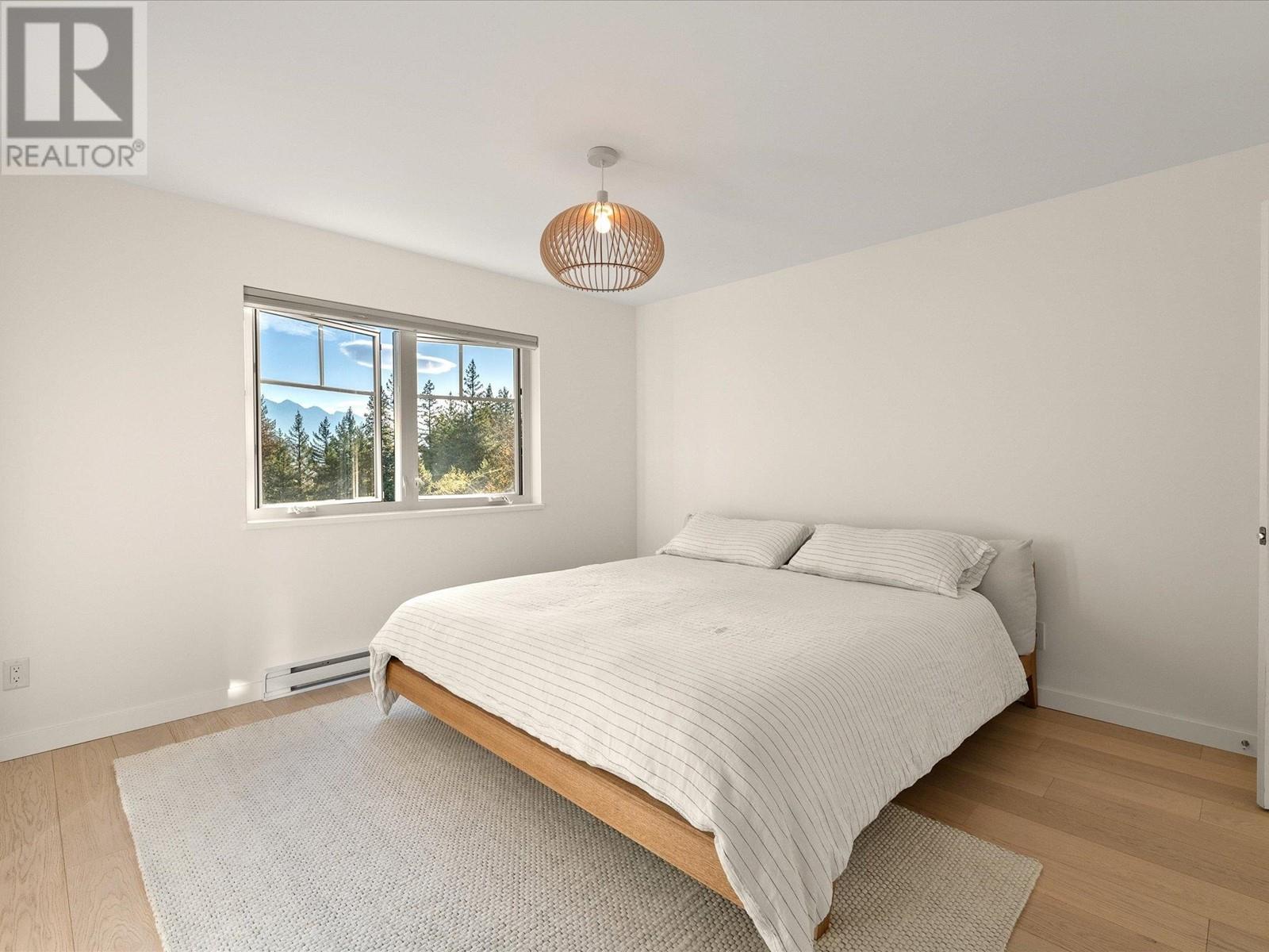 7458 Dogwood Street, Pemberton, British Columbia  V0N 2L0 - Photo 12 - R2828265