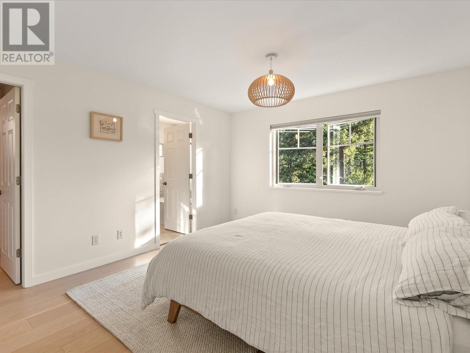 7458 Dogwood Street, Pemberton, British Columbia  V0N 2L0 - Photo 13 - R2828265