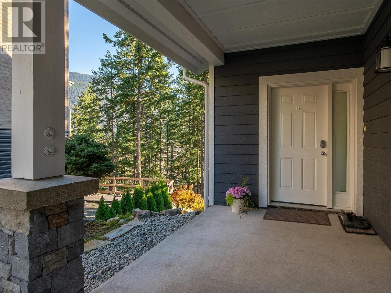 7458 Dogwood Street, Pemberton, British Columbia  V0N 2L0 - Photo 32 - R2828265