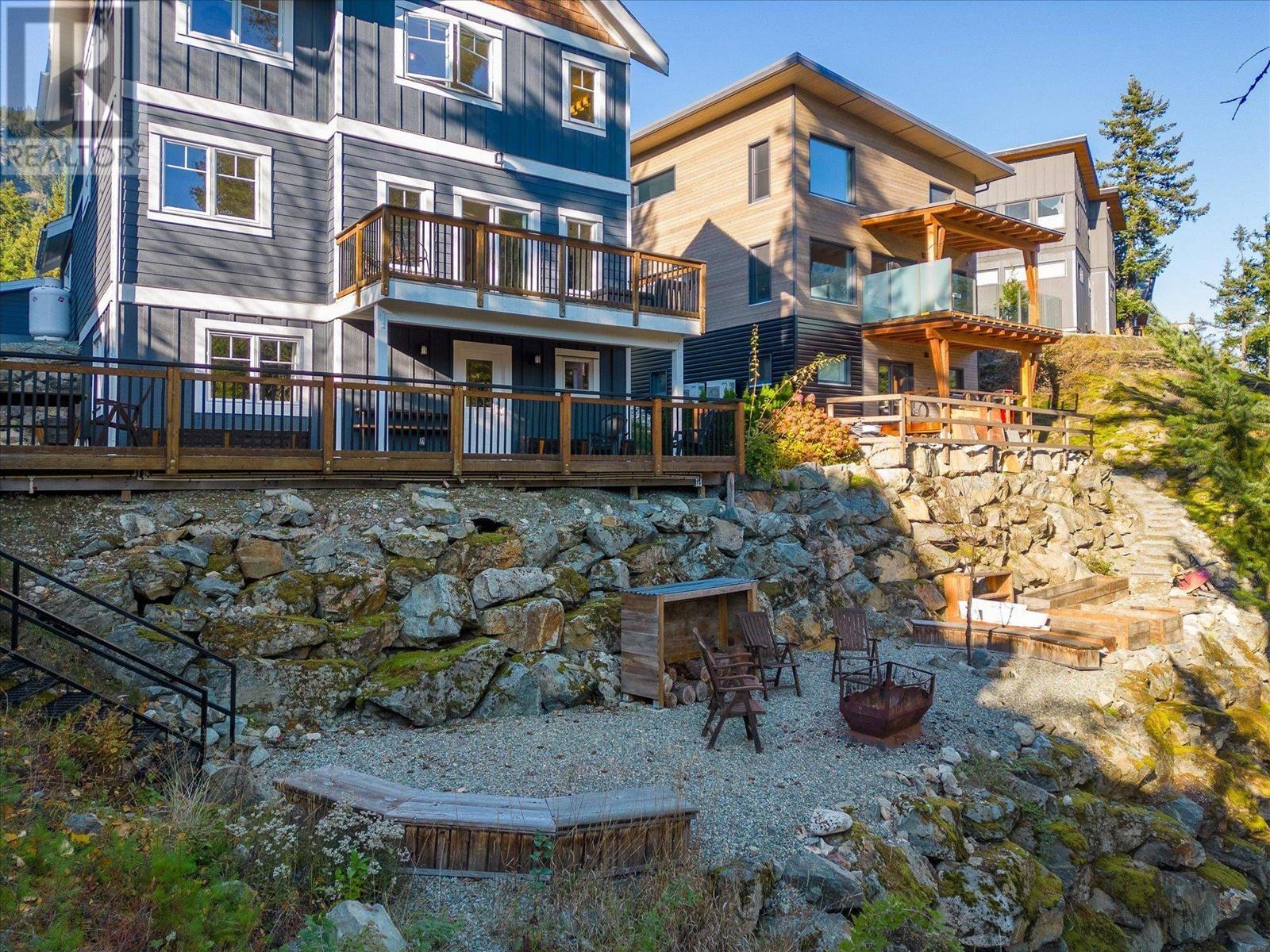 7458 Dogwood Street, Pemberton, British Columbia  V0N 2L0 - Photo 35 - R2828265