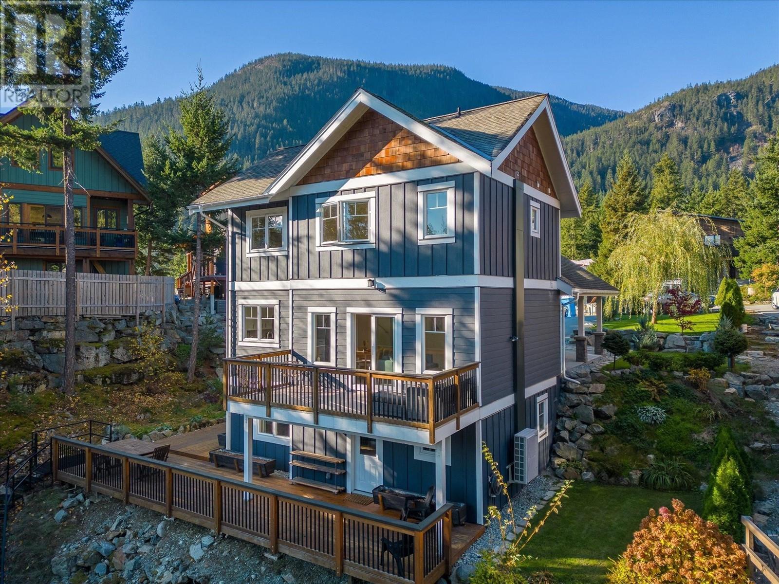 7458 Dogwood Street, Pemberton, British Columbia  V0N 2L0 - Photo 36 - R2828265