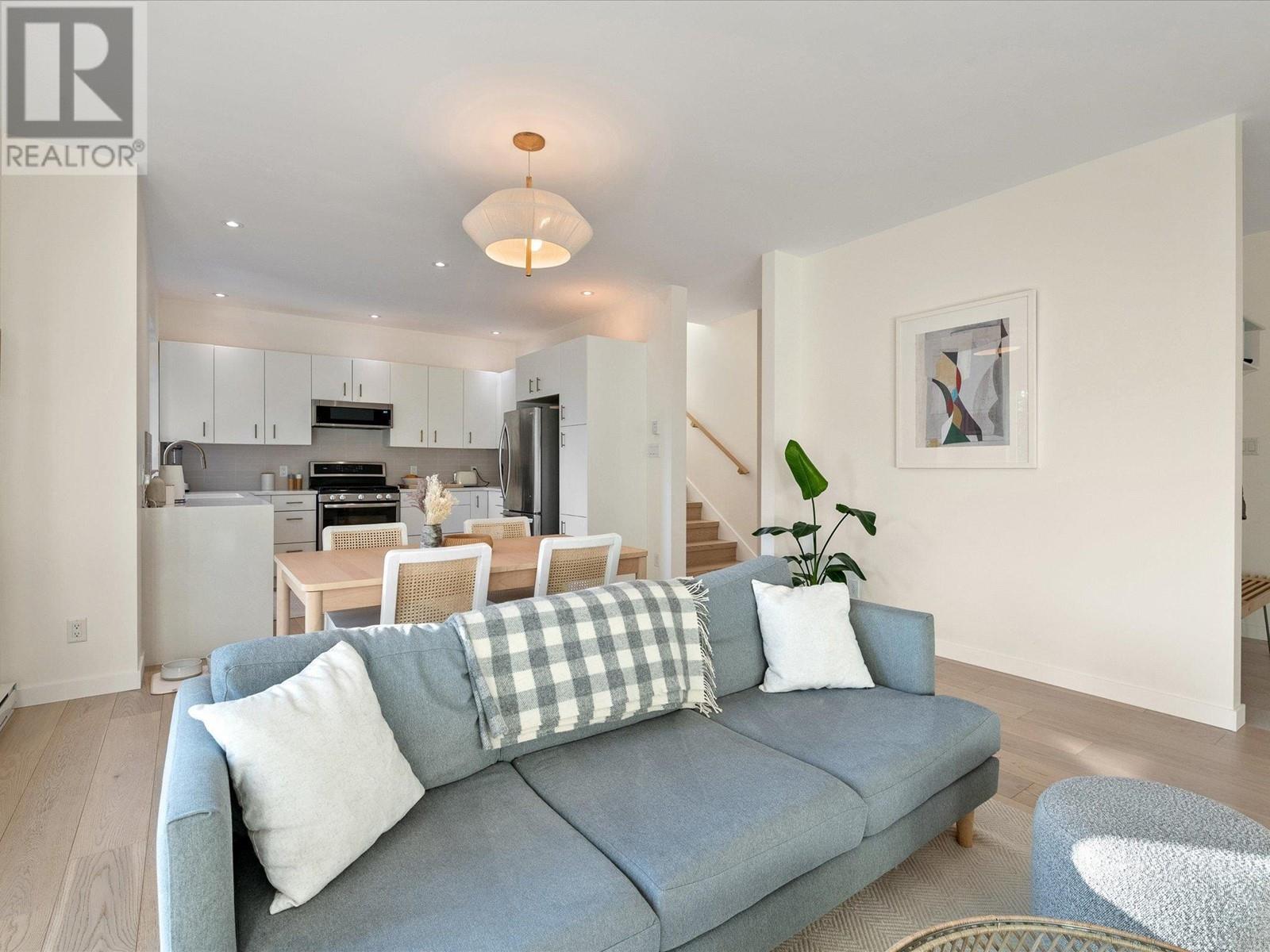 7458 Dogwood Street, Pemberton, British Columbia  V0N 2L0 - Photo 4 - R2828265