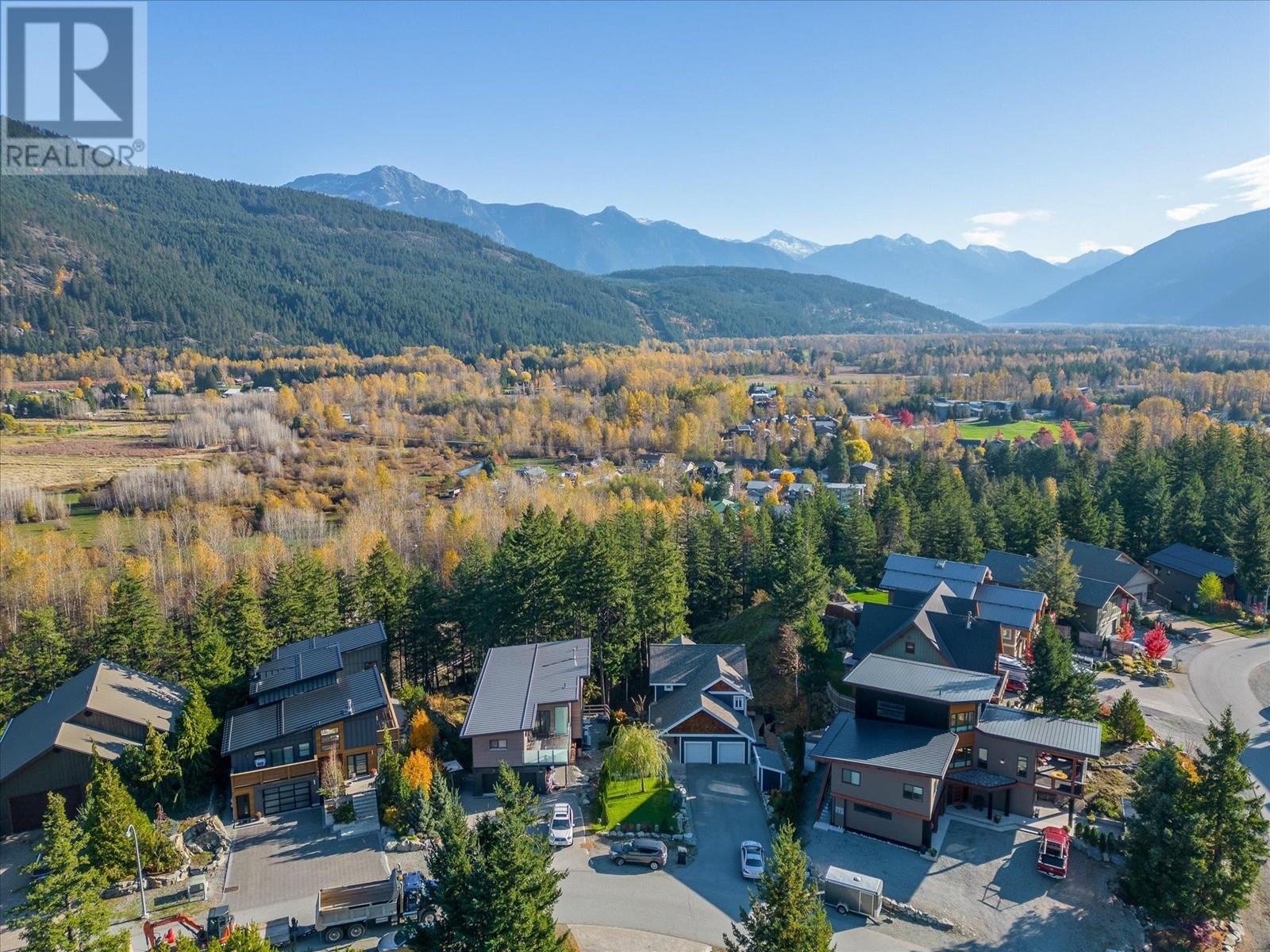 7458 Dogwood Street, Pemberton, British Columbia  V0N 2L0 - Photo 40 - R2828265