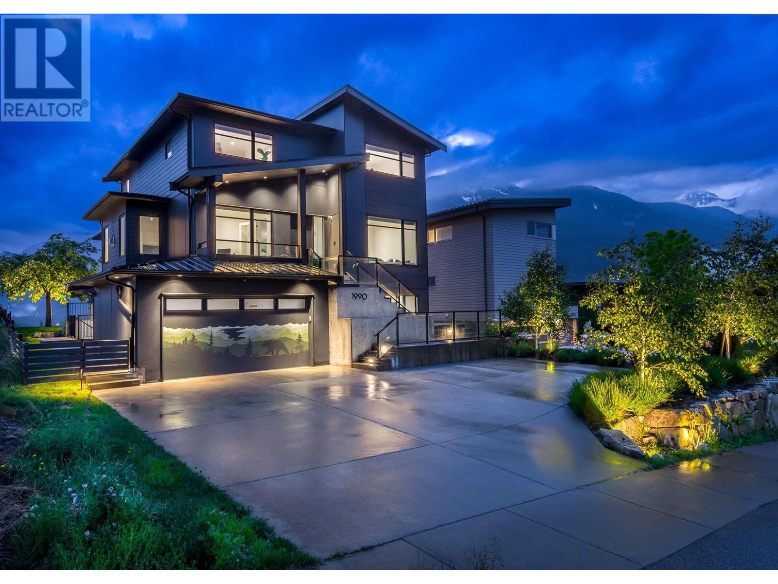 1990 DOWAD DRIVE, squamish, British Columbia
