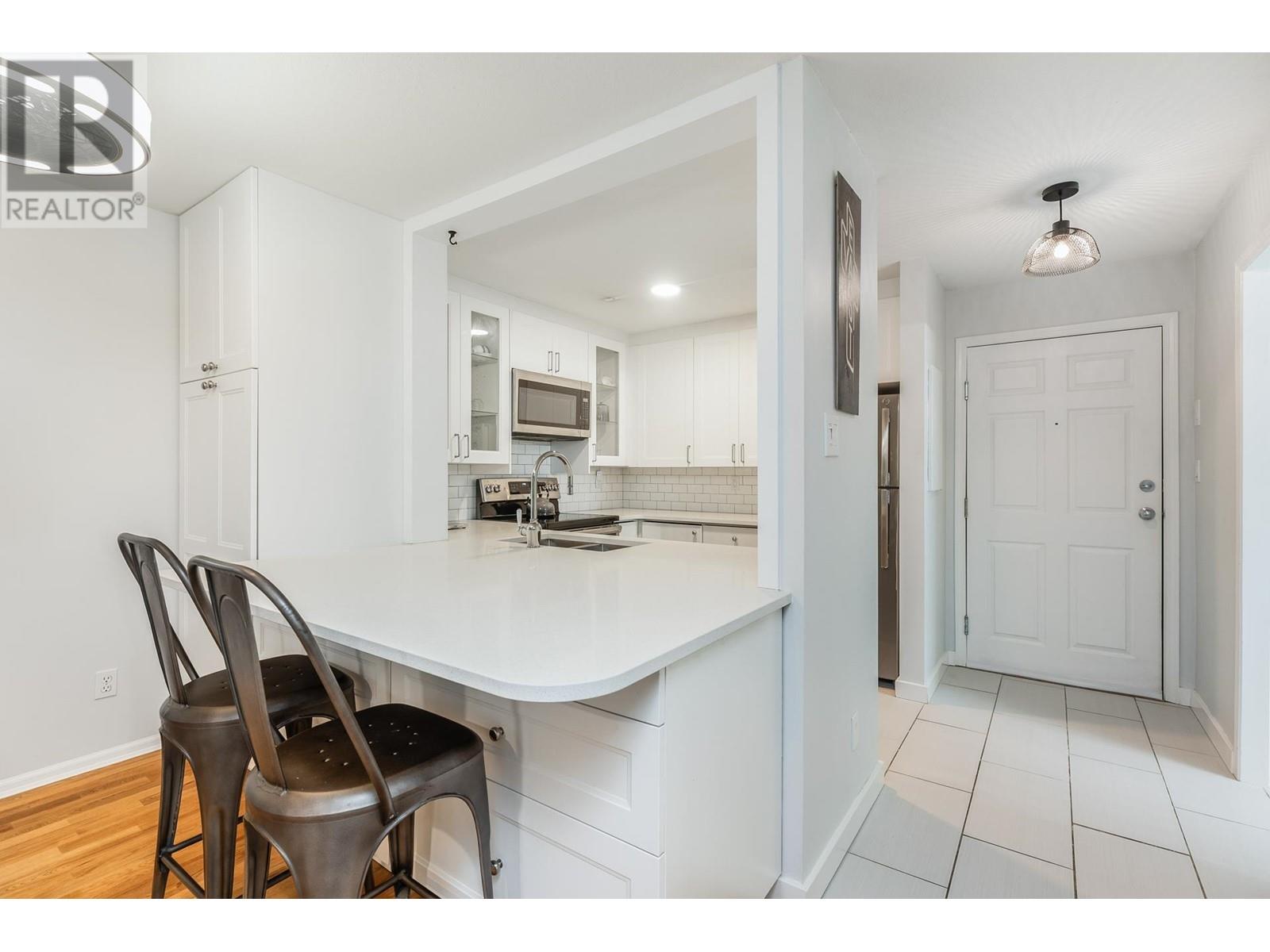 212 150 W 22nd Street, North Vancouver, British Columbia  V7M 1Z9 - Photo 5 - R2828032