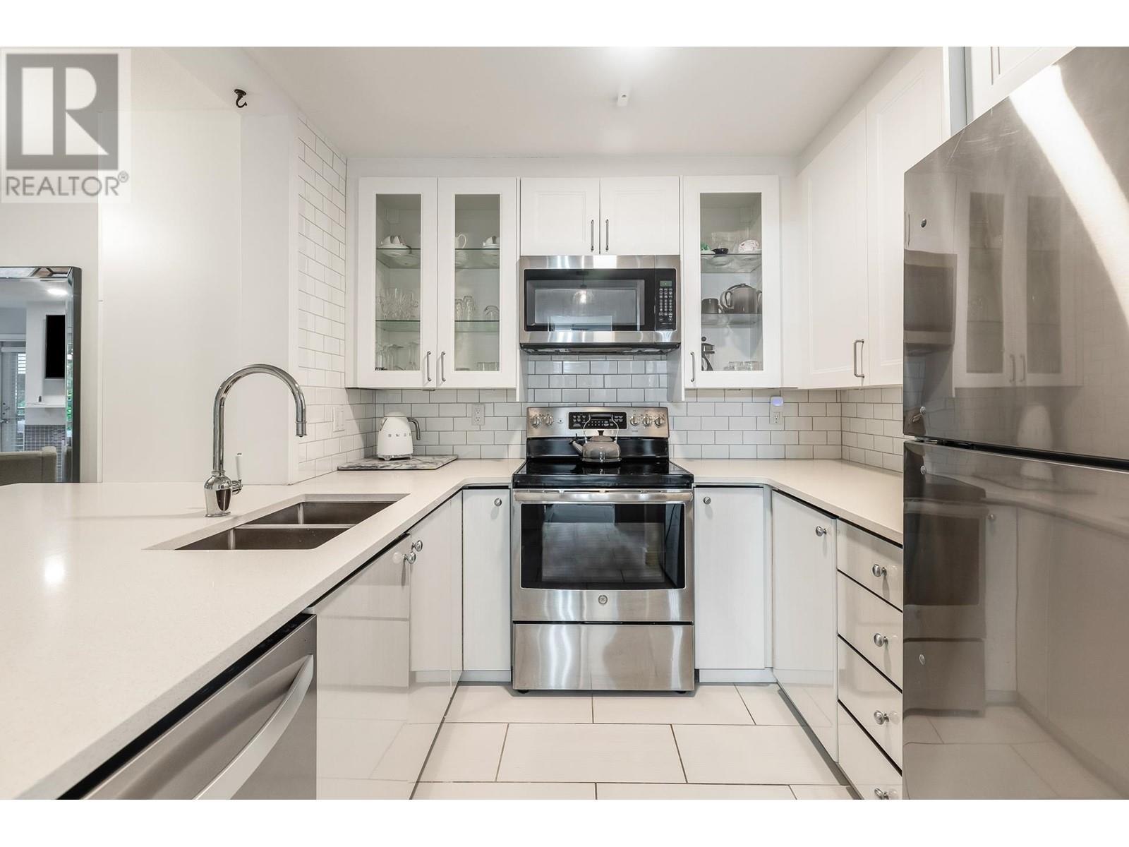 212 150 W 22nd Street, North Vancouver, British Columbia  V7M 1Z9 - Photo 6 - R2828032