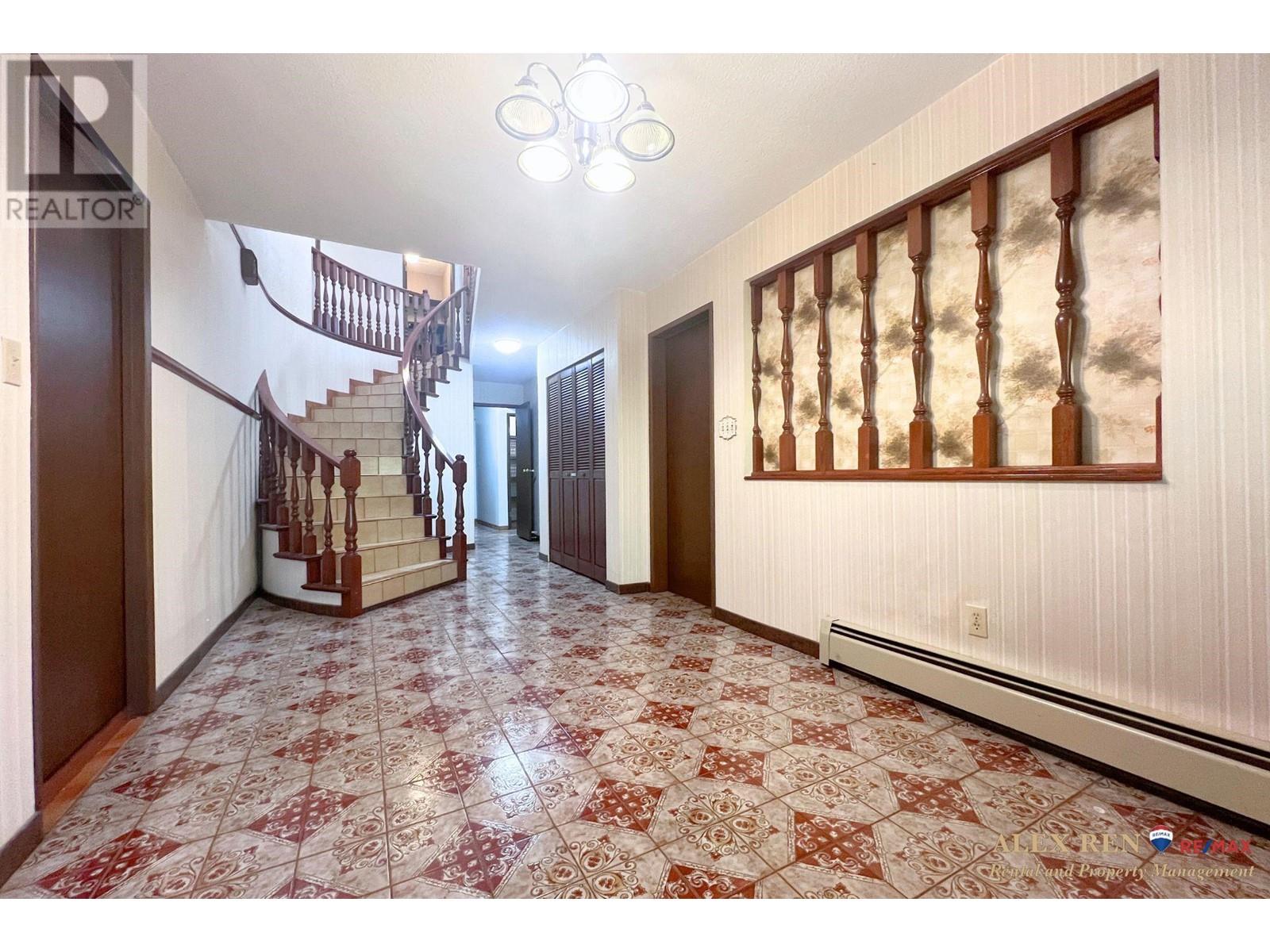 43xx Hurst Street, Burnaby, British Columbia  V5J 1M9 - Photo 2 - R2828333