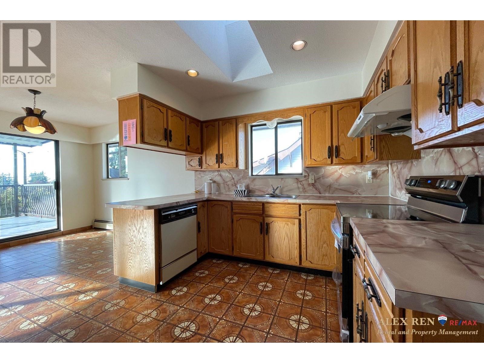 43xx Hurst Street, Burnaby, British Columbia  V5J 1M9 - Photo 8 - R2828333