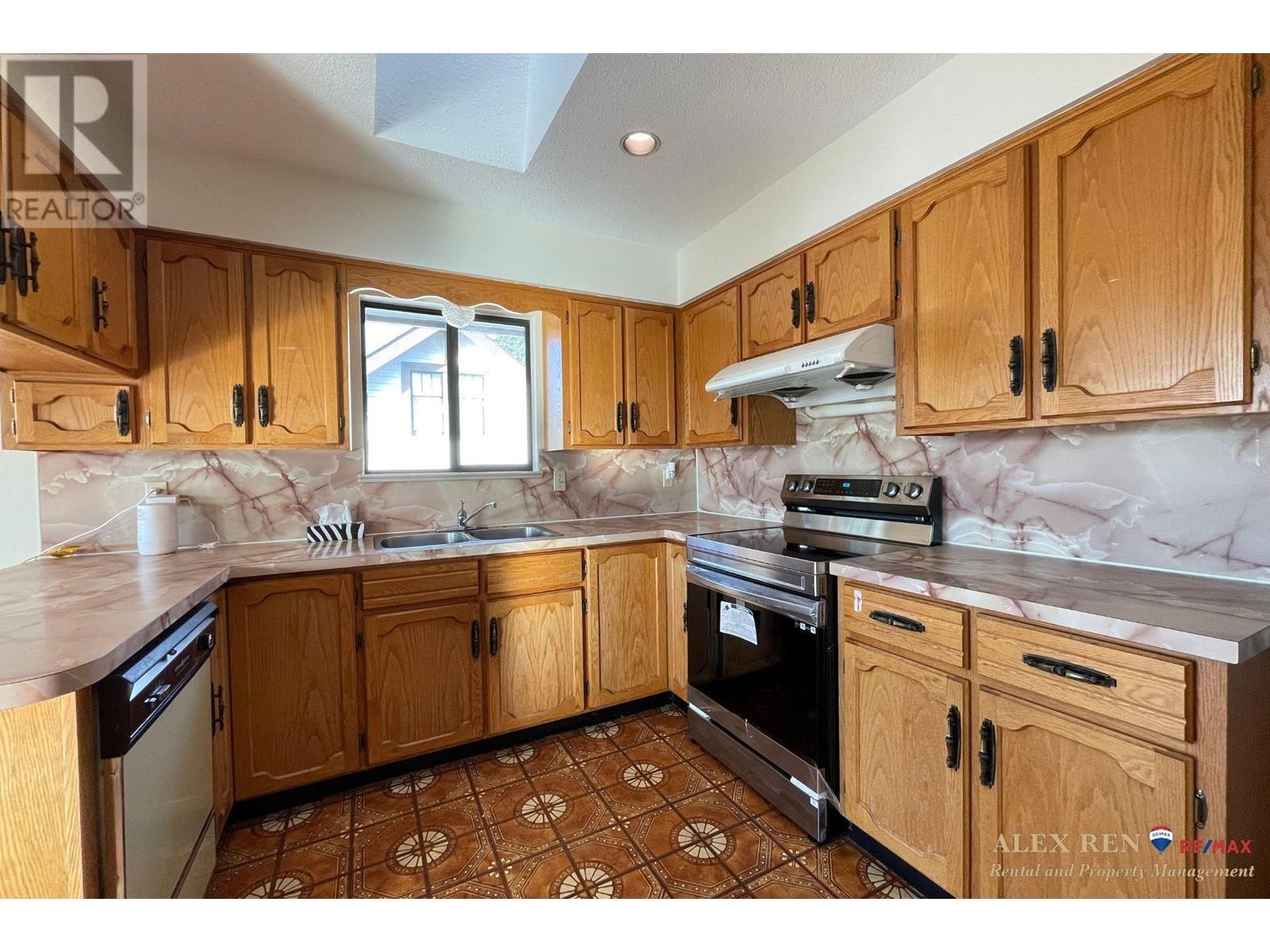 43xx Hurst Street, Burnaby, British Columbia  V5J 1M9 - Photo 9 - R2828333