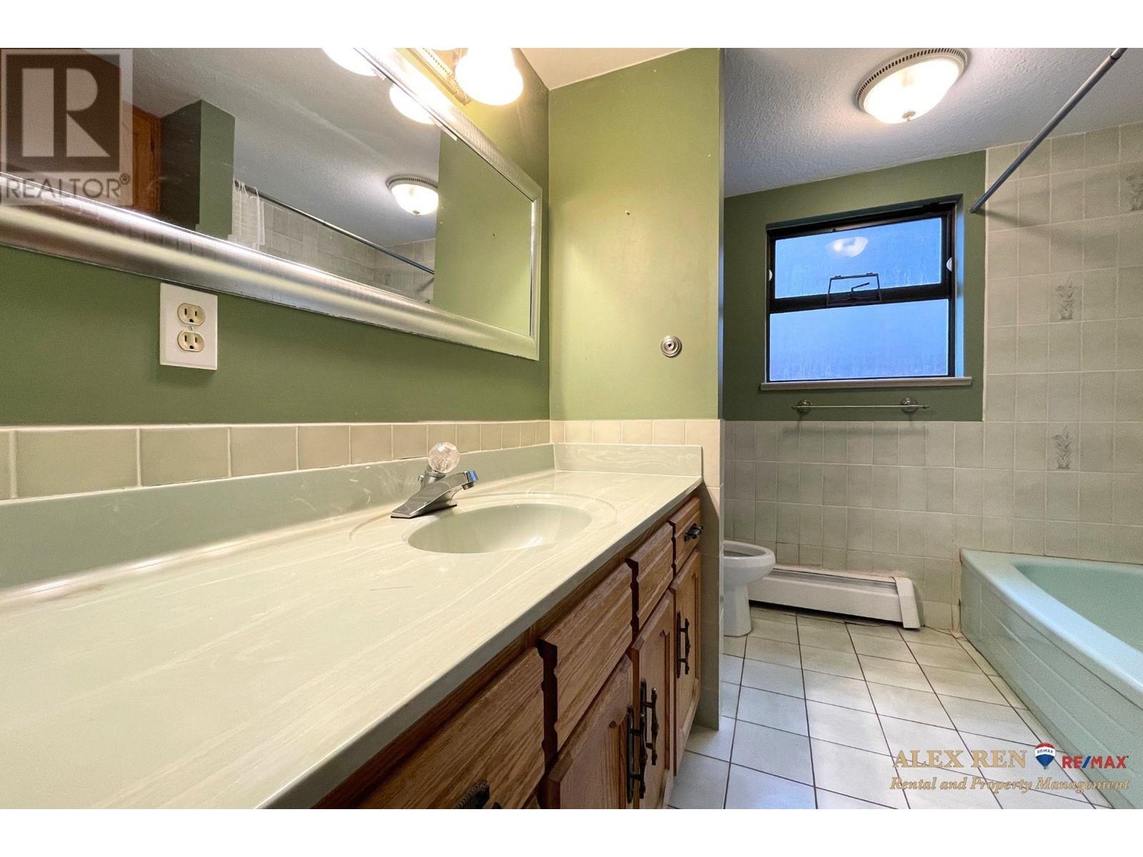 4xxx Hurst Street, Burnaby, British Columbia  V5J 1M9 - Photo 11 - R2828334
