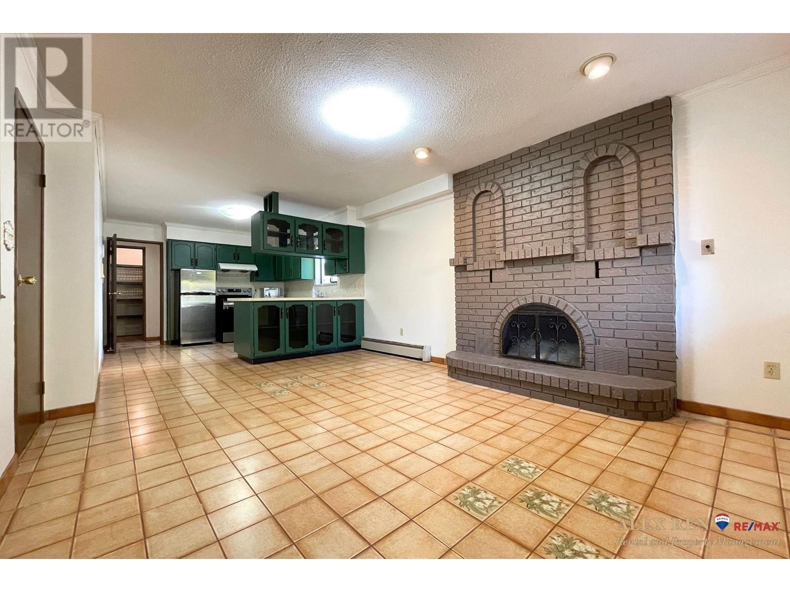 4xxx Hurst Street, Burnaby, British Columbia  V5J 1M9 - Photo 2 - R2828334