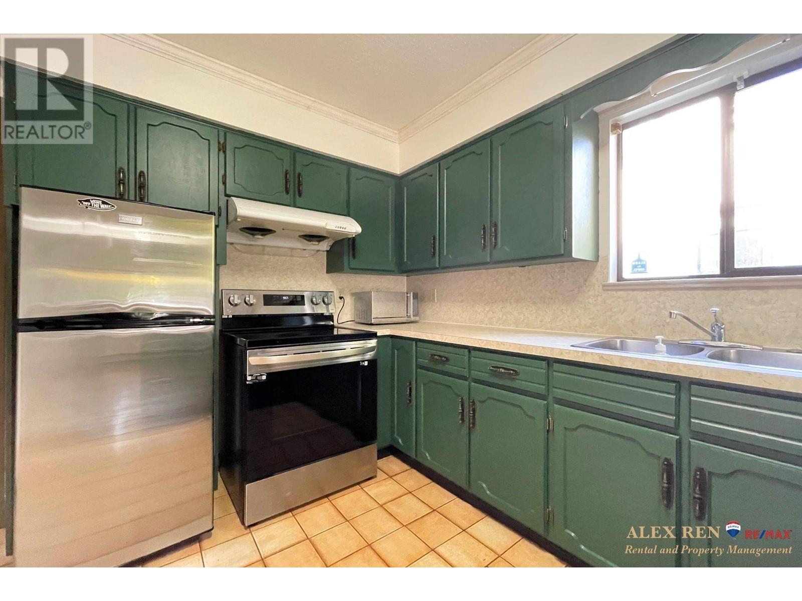 4xxx Hurst Street, Burnaby, British Columbia  V5J 1M9 - Photo 5 - R2828334