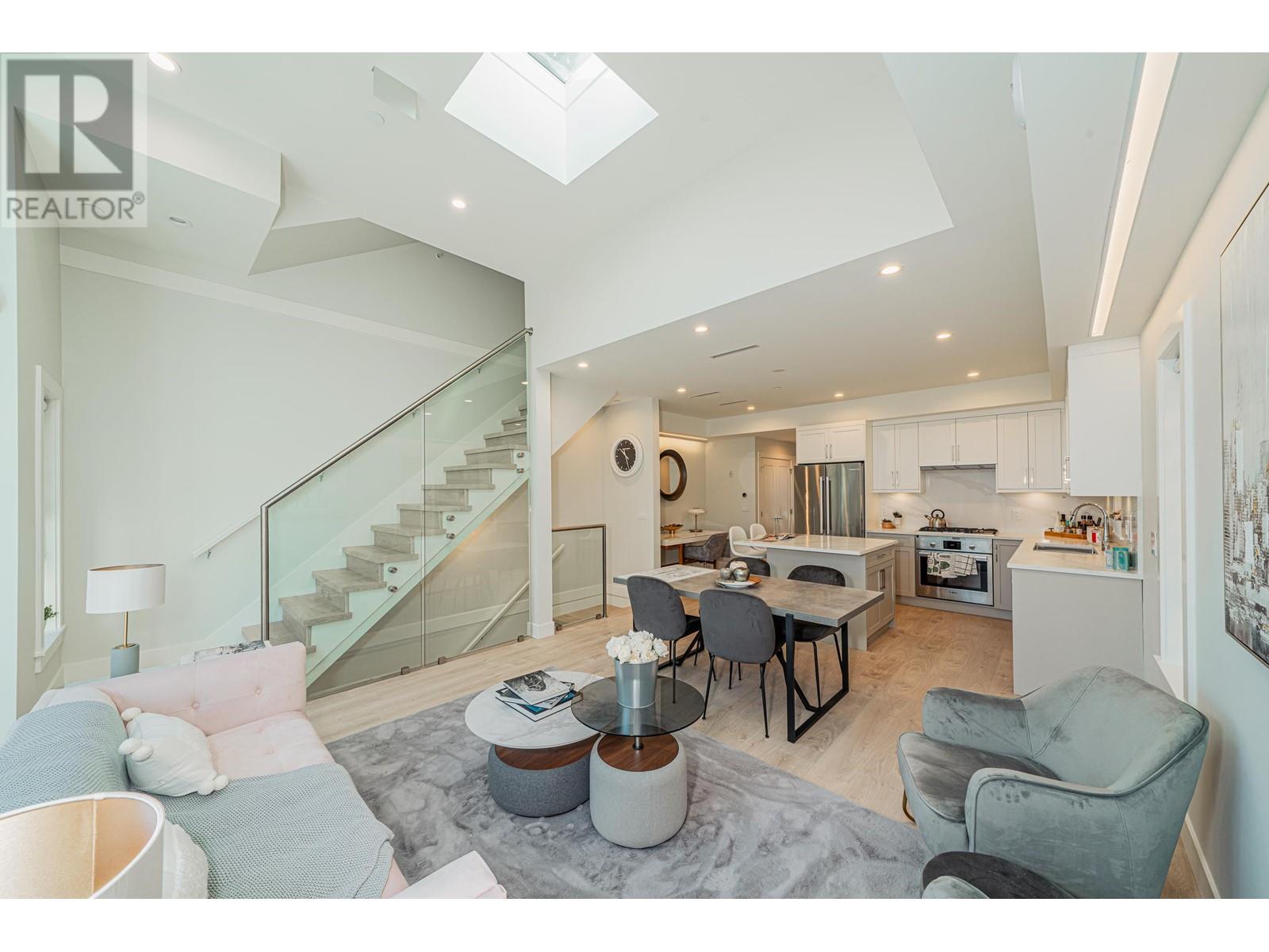 8377 French Street, Vancouver, British Columbia  V6P 4W3 - Photo 2 - R2827614