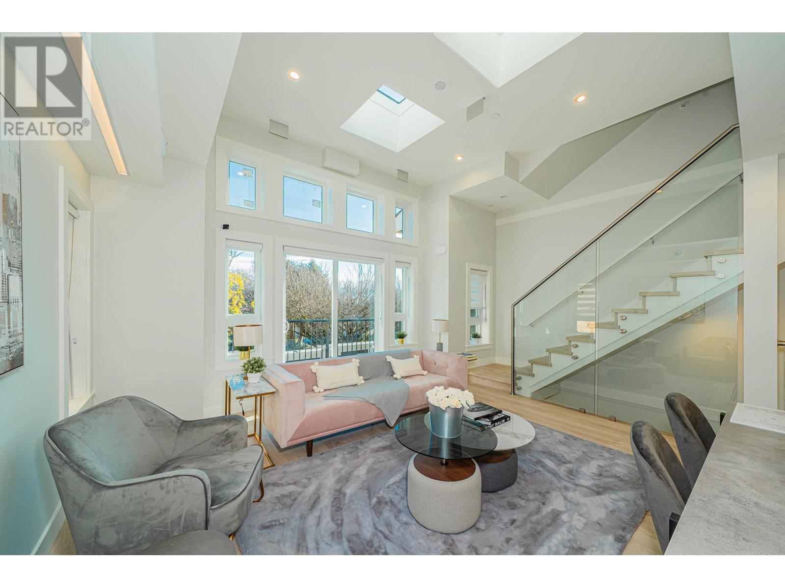 8377 French Street, Vancouver, British Columbia  V6P 4W3 - Photo 4 - R2827614