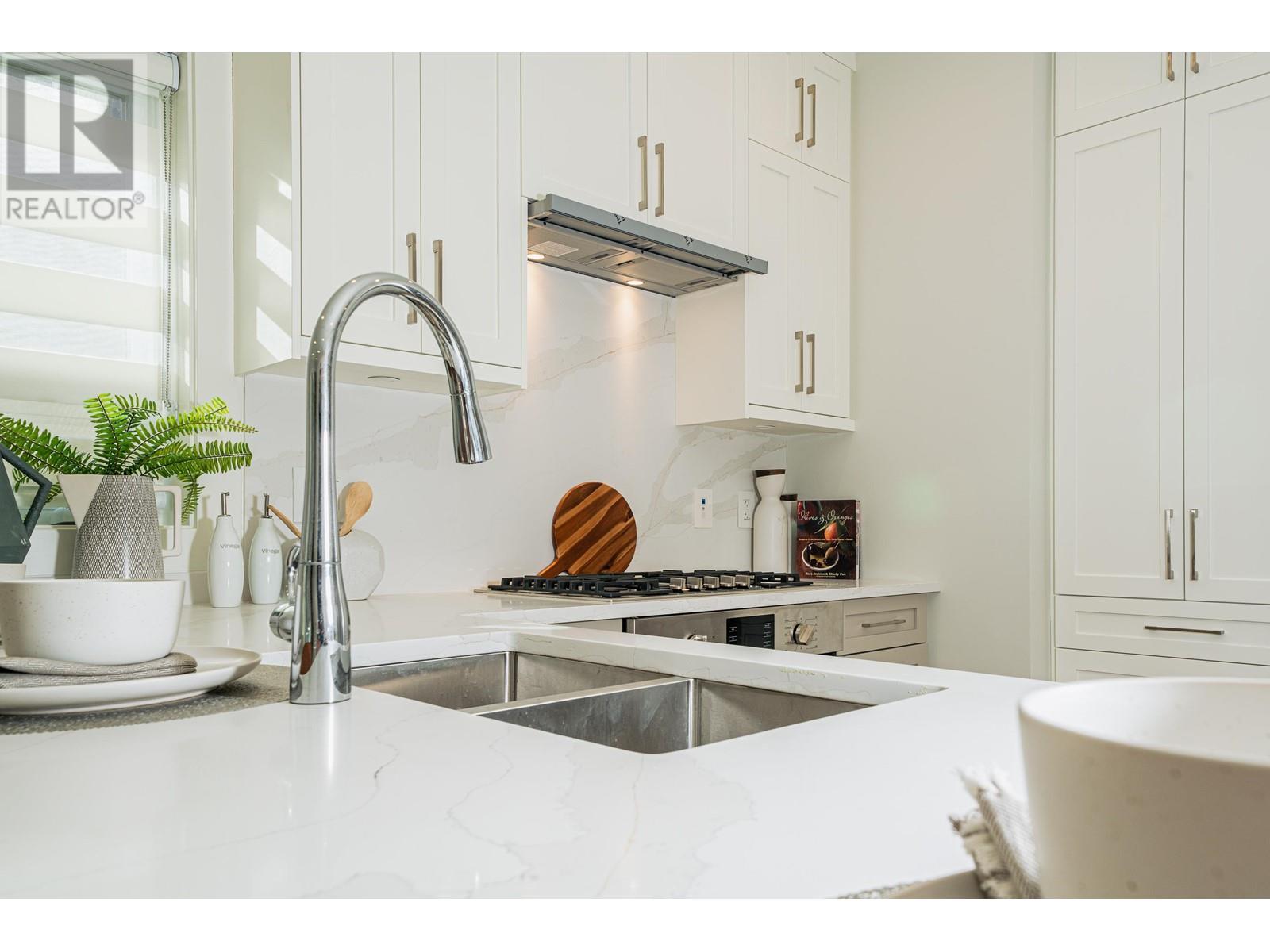 8381 French Street, Vancouver, British Columbia  V6P 4W3 - Photo 13 - R2827651