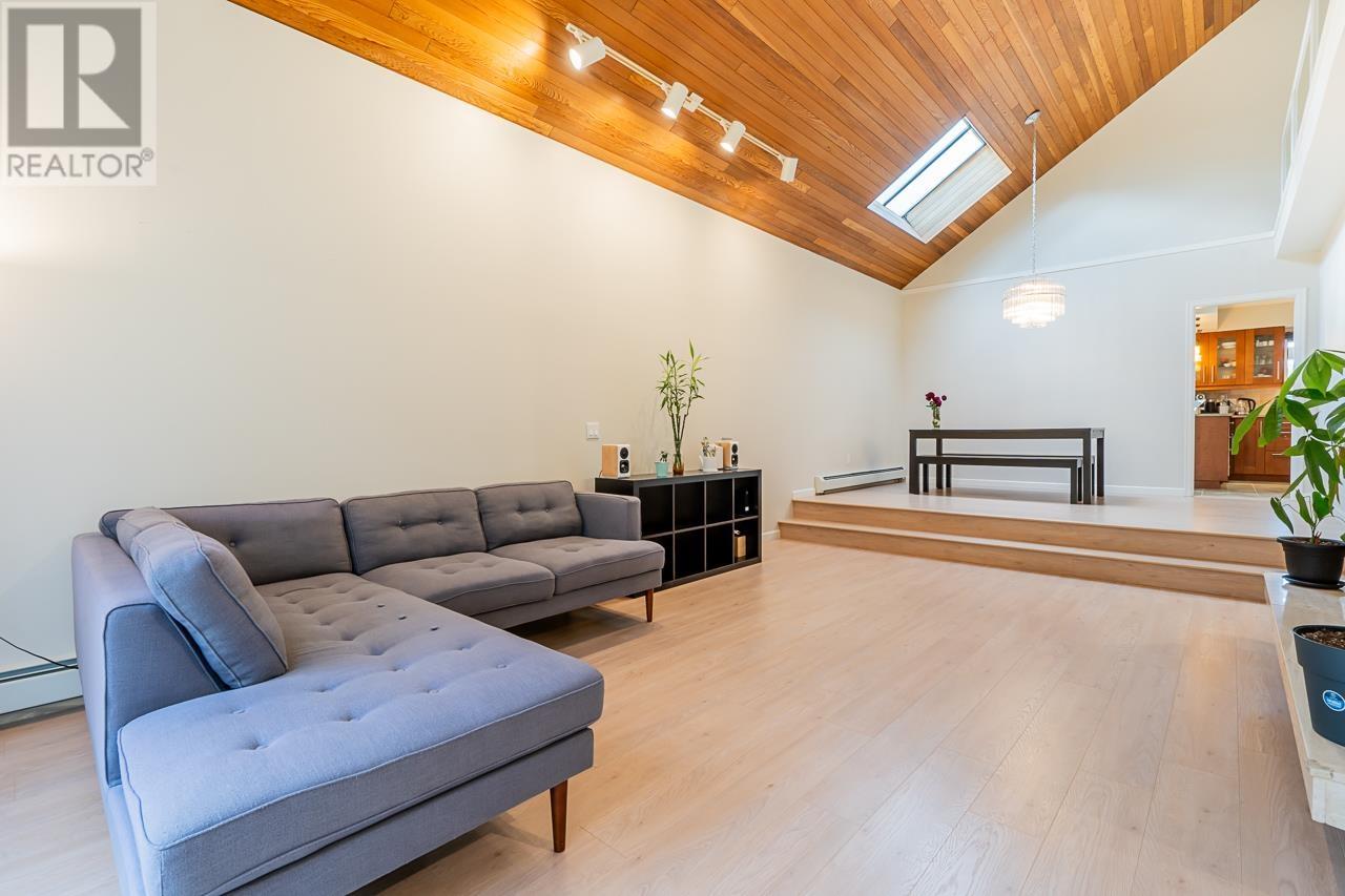 1349 Phillips Avenue, Burnaby, British Columbia  V5A 2V8 - Photo 5 - R2828238