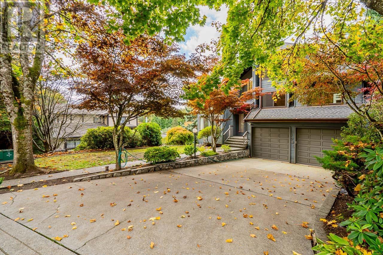 1349 Phillips Avenue, Burnaby, British Columbia  V5A 2V8 - Photo 2 - R2828238