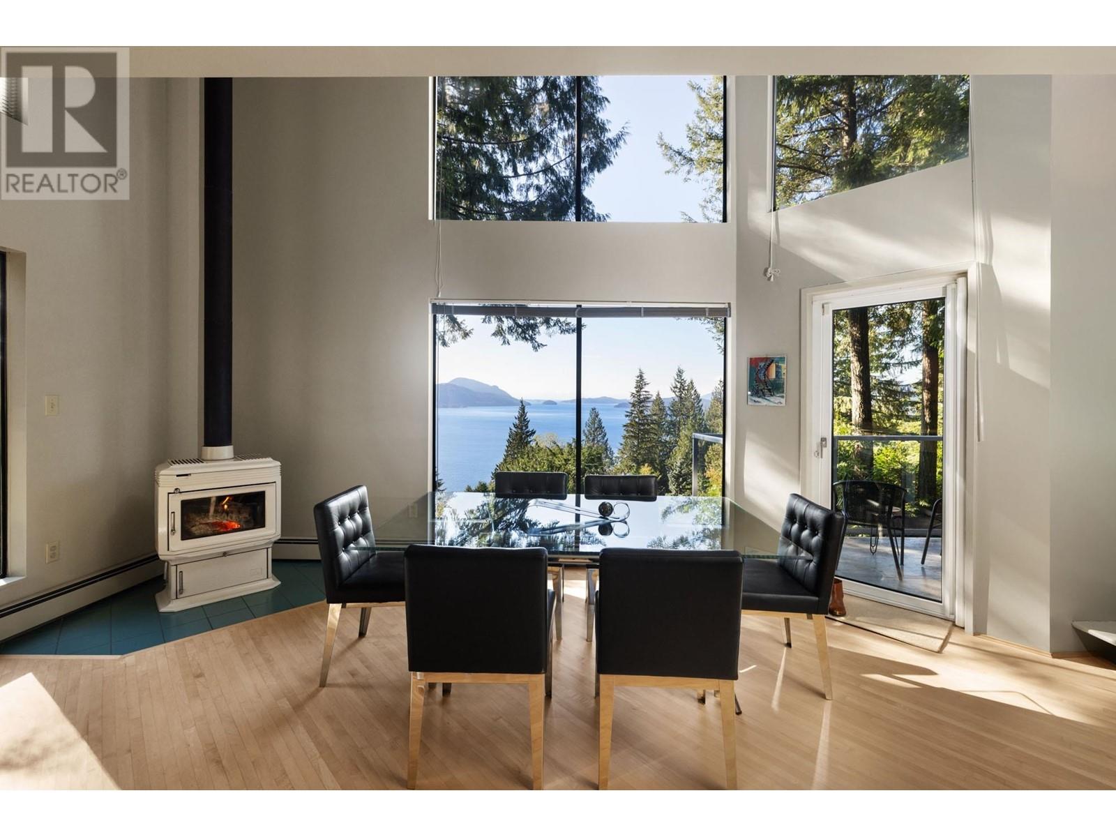 225 MOUNTAIN DRIVE, lions bay, British Columbia