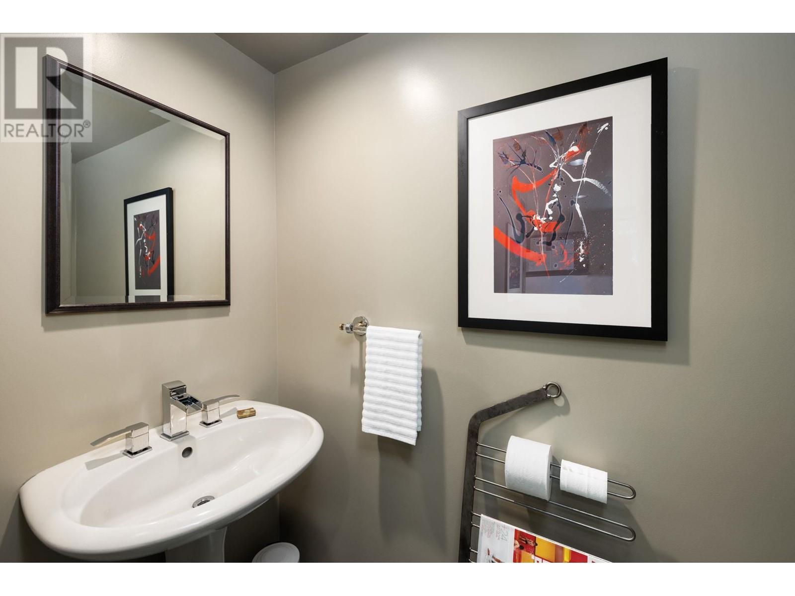 225 Mountain Drive, Lions Bay, British Columbia  V0N 2E0 - Photo 13 - R2828357
