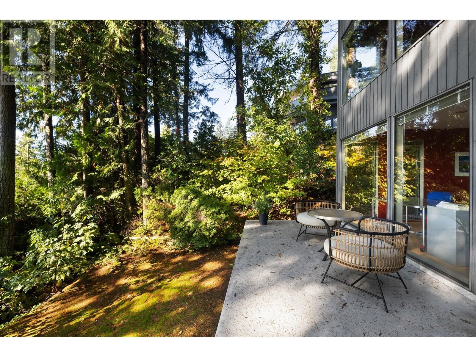 225 Mountain Drive, Lions Bay, British Columbia  V0N 2E0 - Photo 15 - R2828357