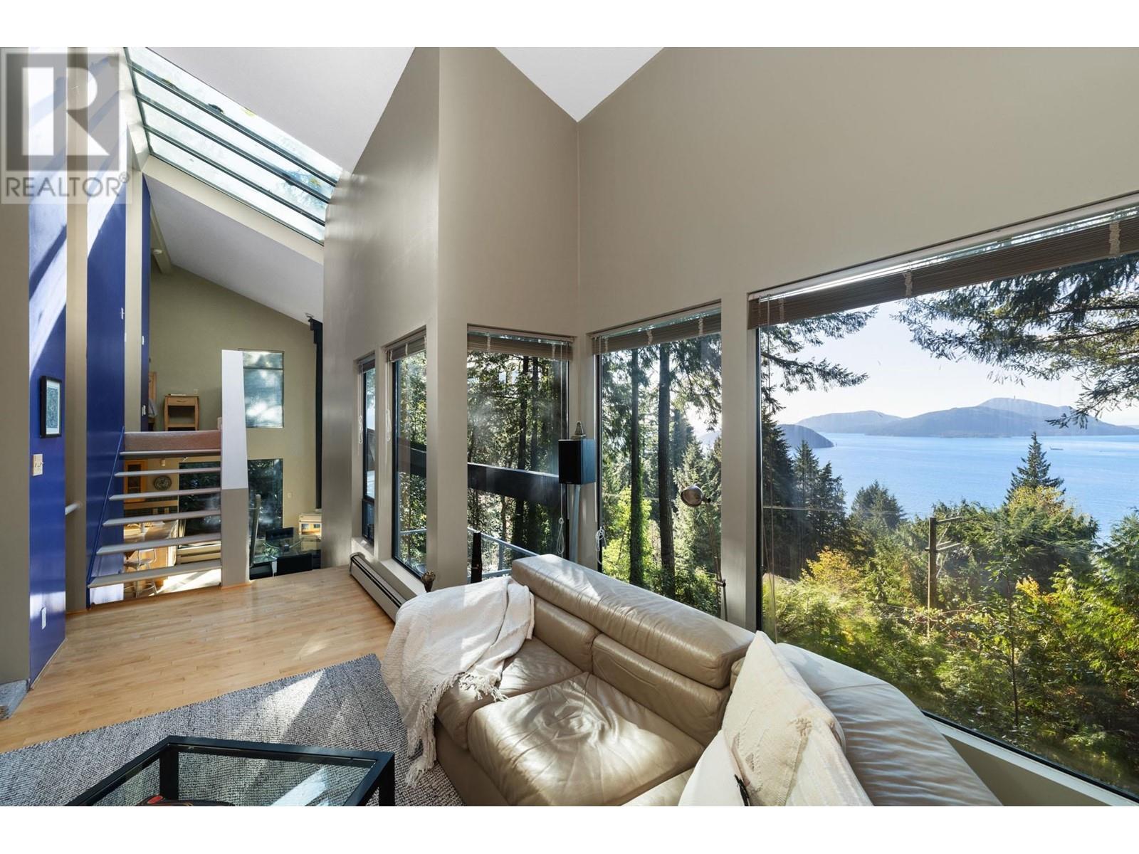 225 Mountain Drive, Lions Bay, British Columbia  V0N 2E0 - Photo 19 - R2828357