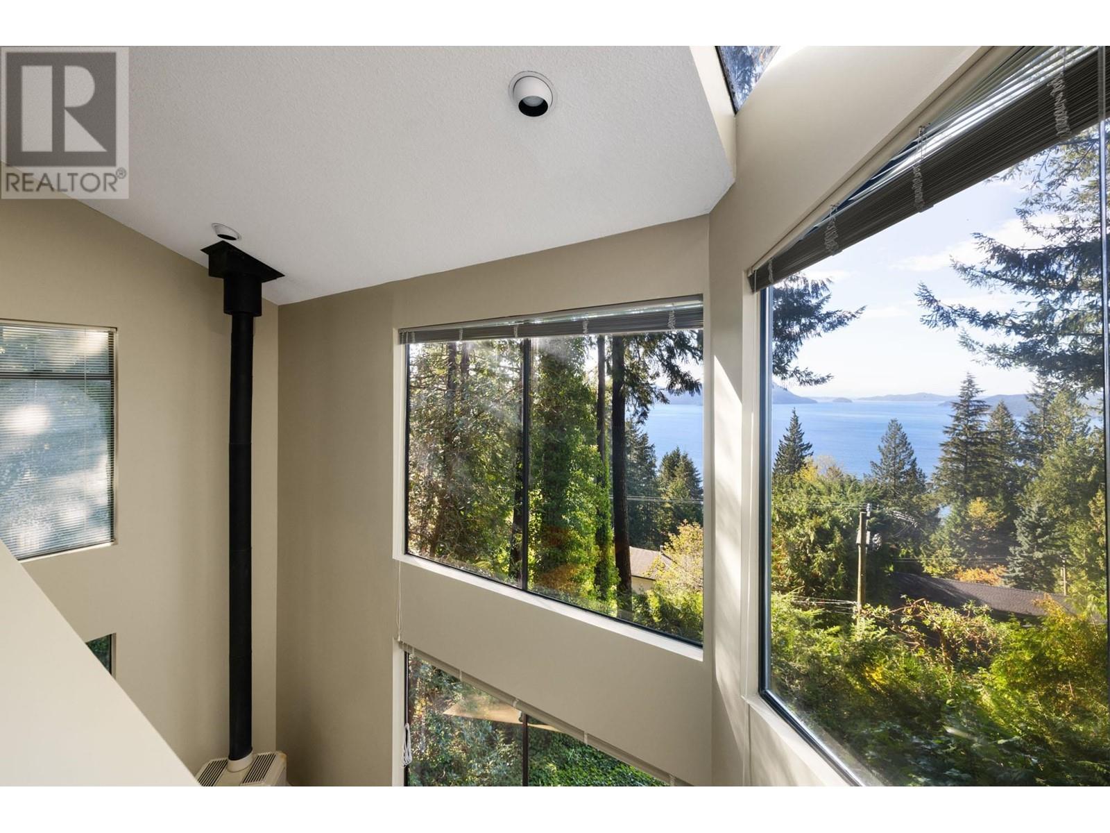 225 Mountain Drive, Lions Bay, British Columbia  V0N 2E0 - Photo 25 - R2828357