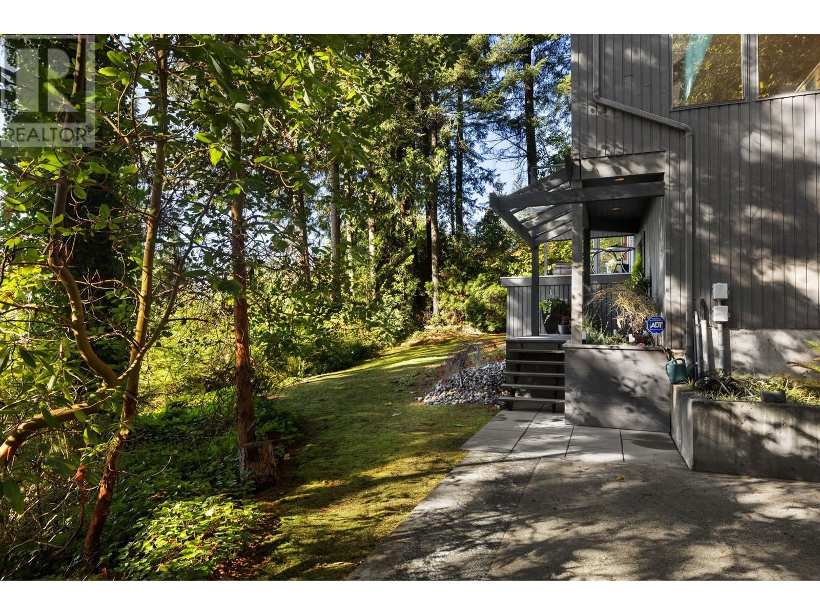 225 Mountain Drive, Lions Bay, British Columbia  V0N 2E0 - Photo 36 - R2828357