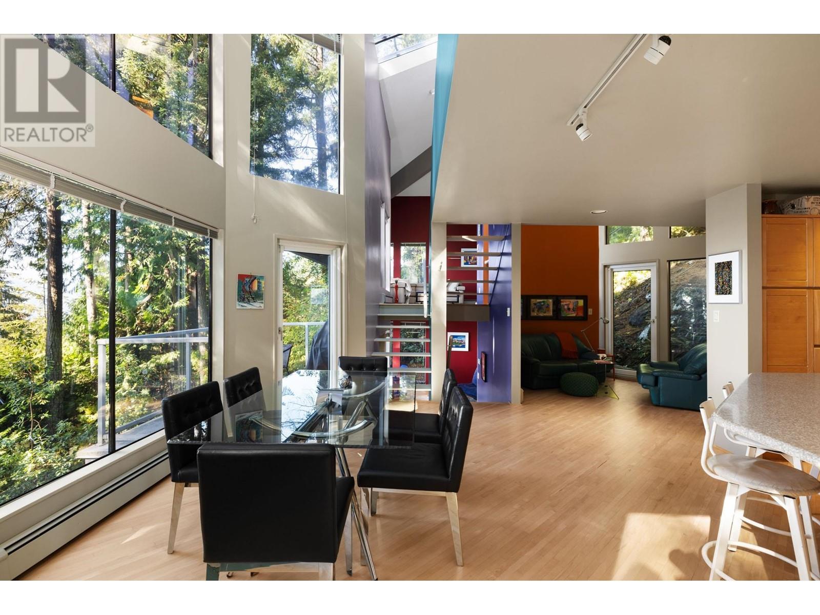 225 Mountain Drive, Lions Bay, British Columbia  V0N 2E0 - Photo 4 - R2828357